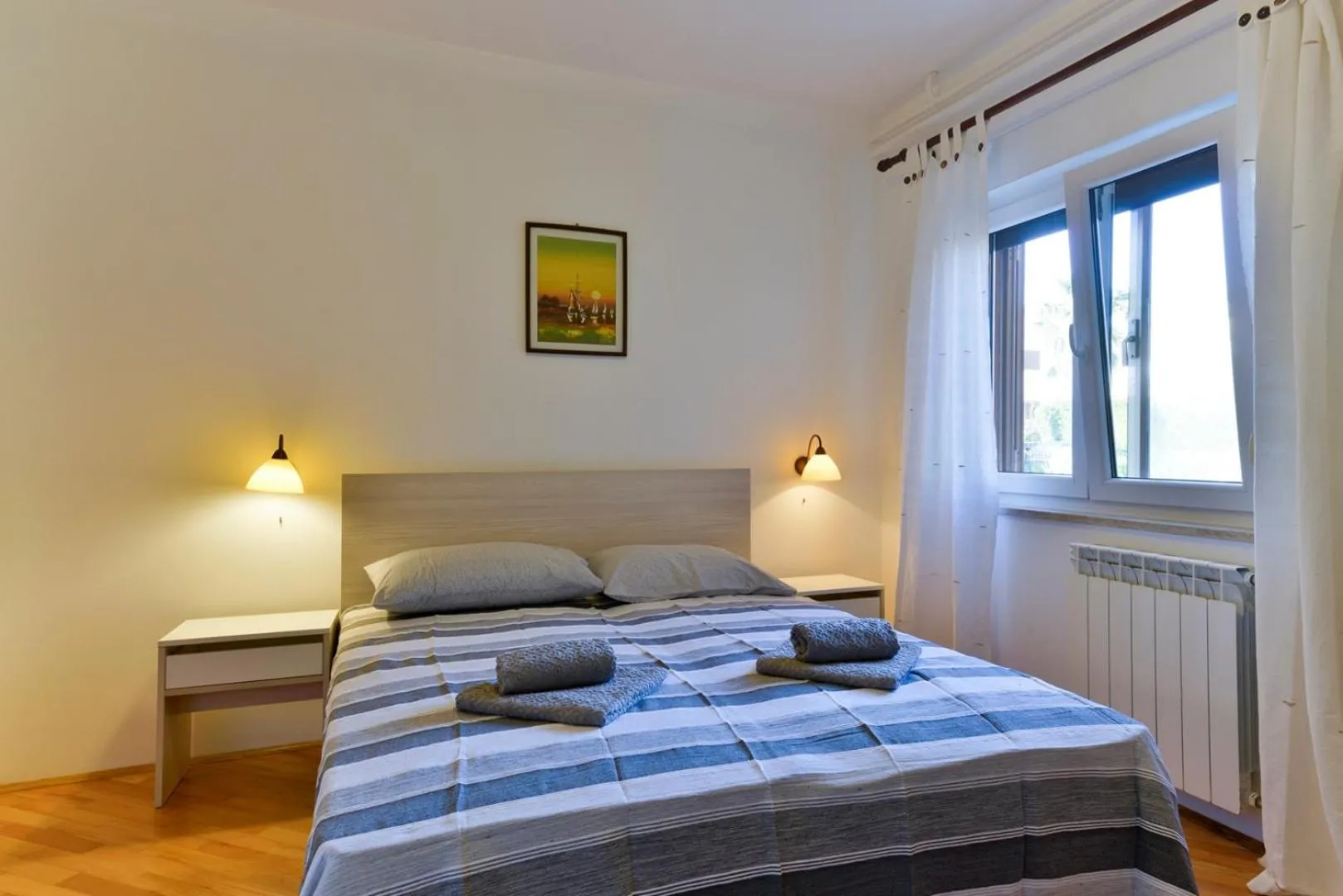 Bed in ALEKS house with apartments