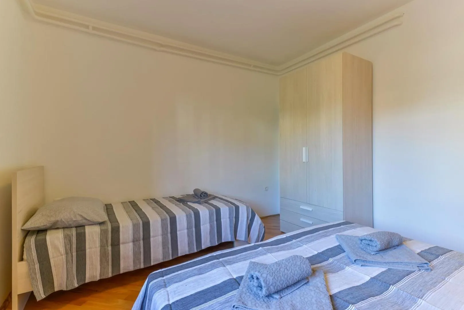 Bed in ALEKS house with apartments