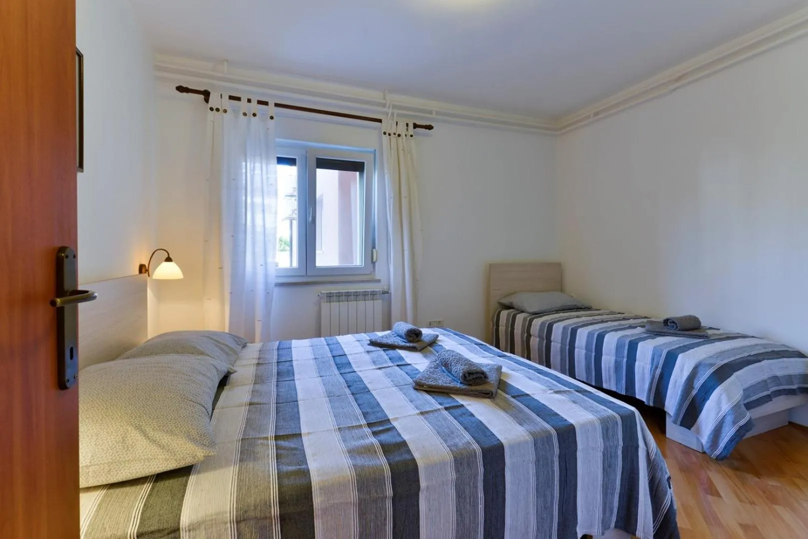 Bed in ALEKS house with apartments