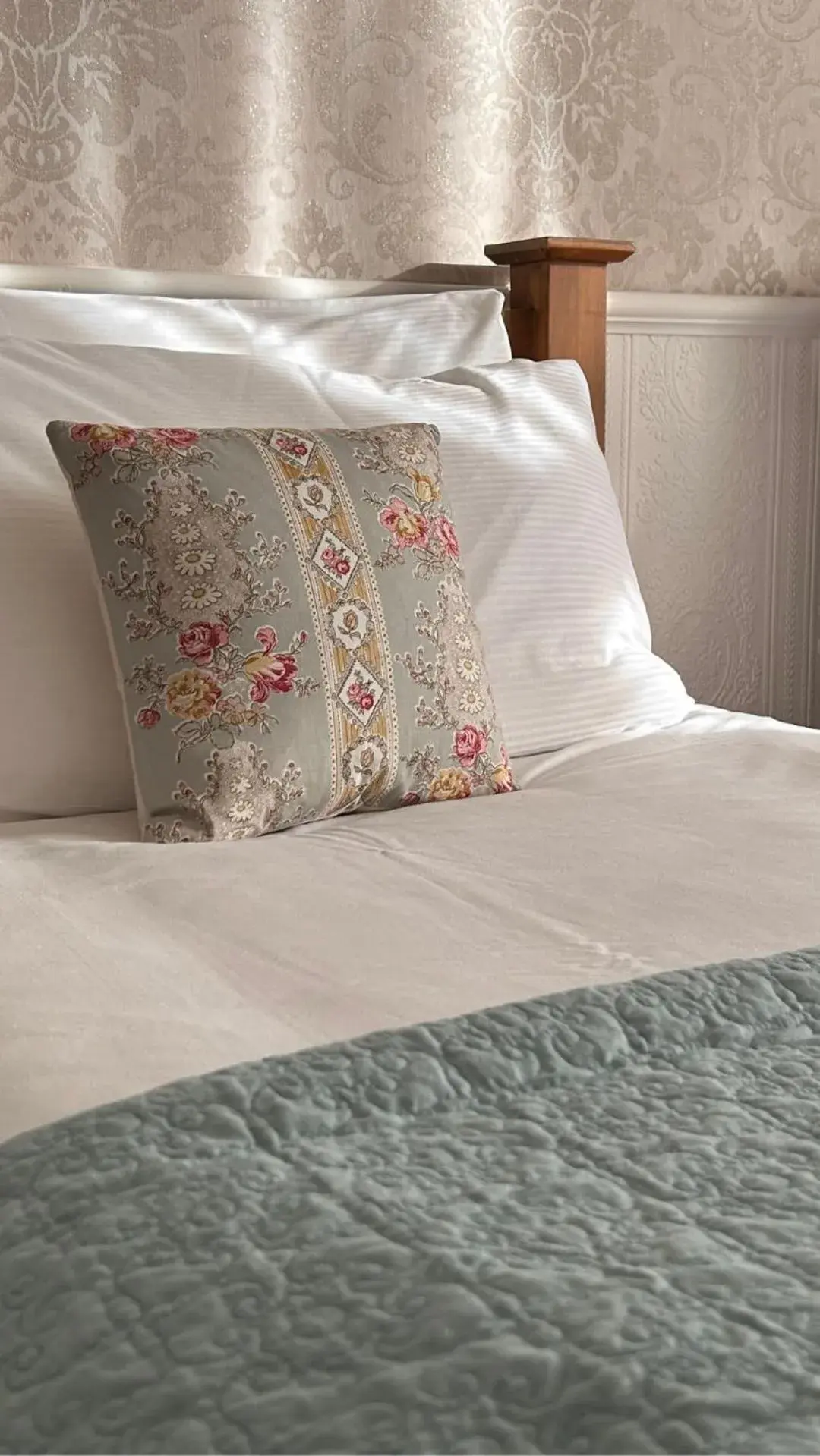 Twin Room in Fairlawn House Twin Room in Fairlawn House