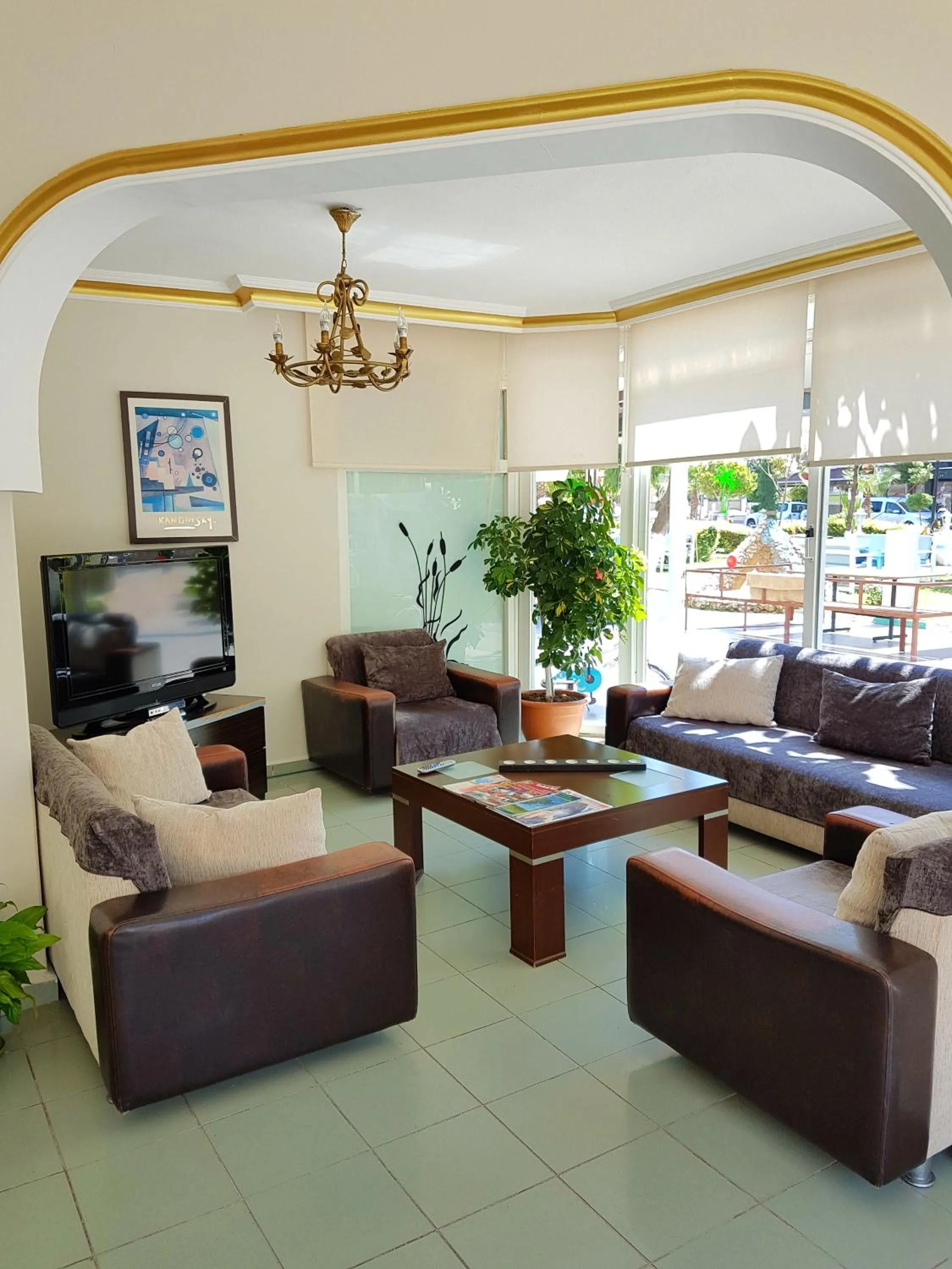 Communal lounge/ TV room in Palmen Apart Hotel