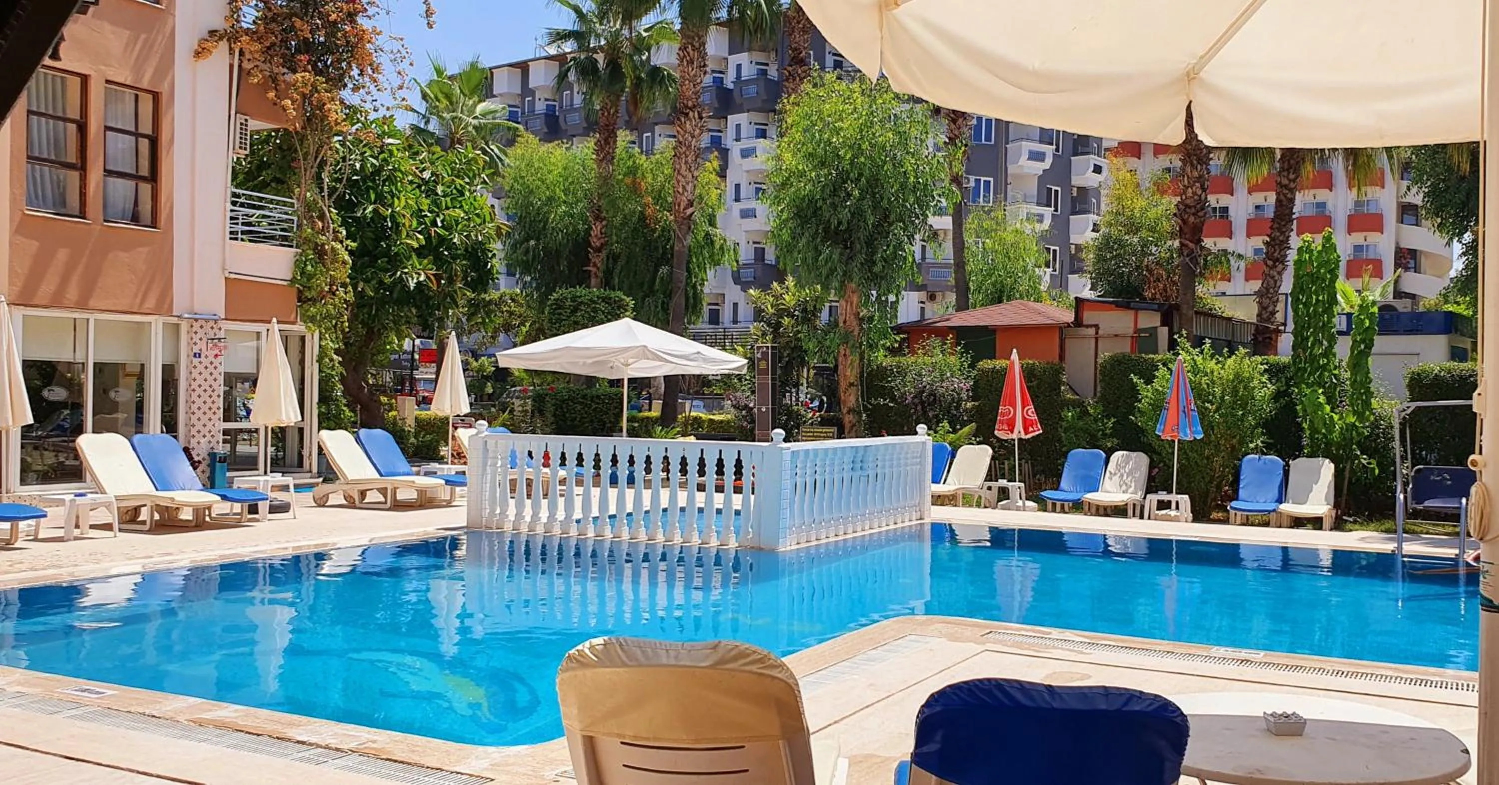 Pool view in Palmen Apart Hotel