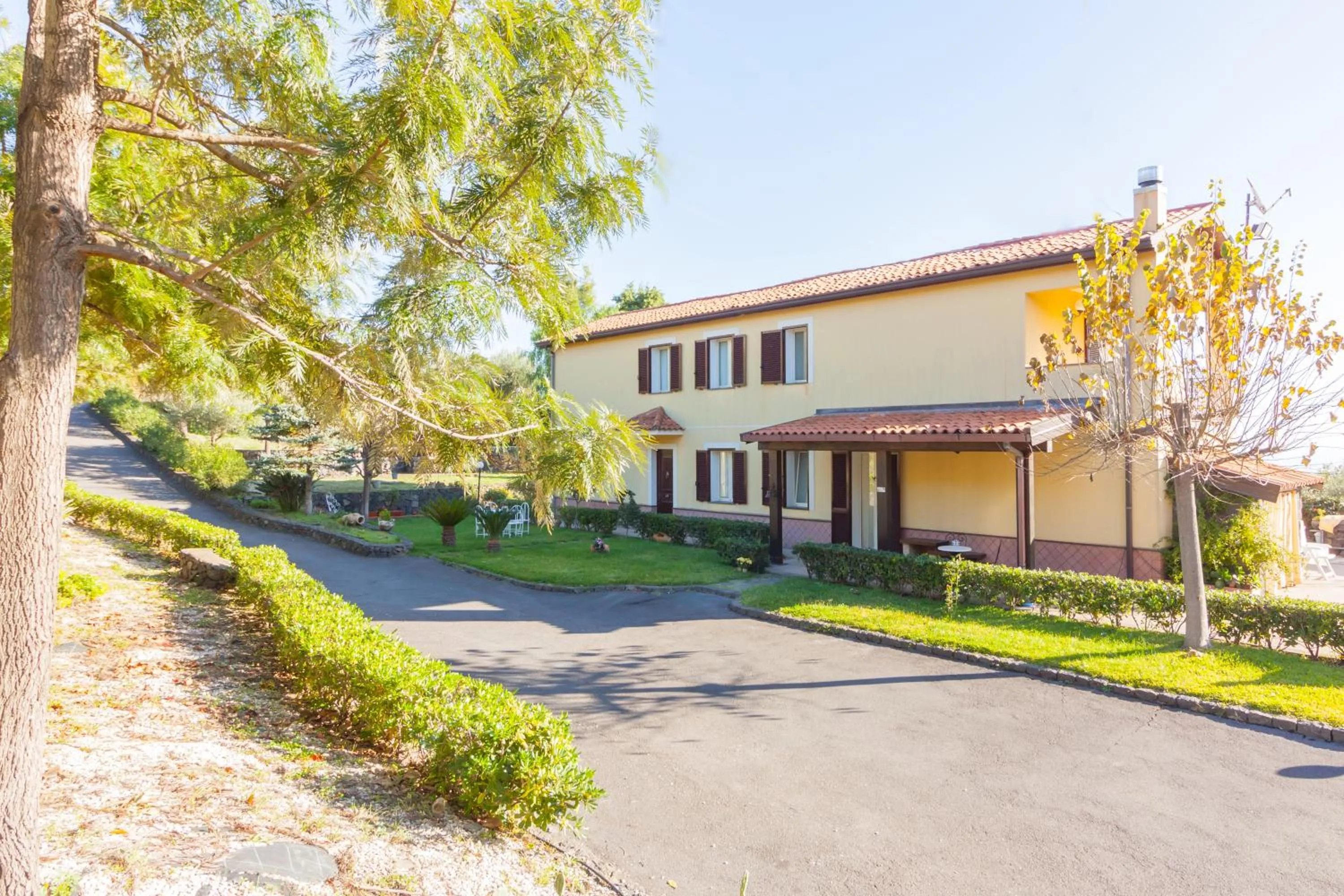 Property building in B&B BOUTIQUE DI CHARME "ETNA-RELAX-NATURA"