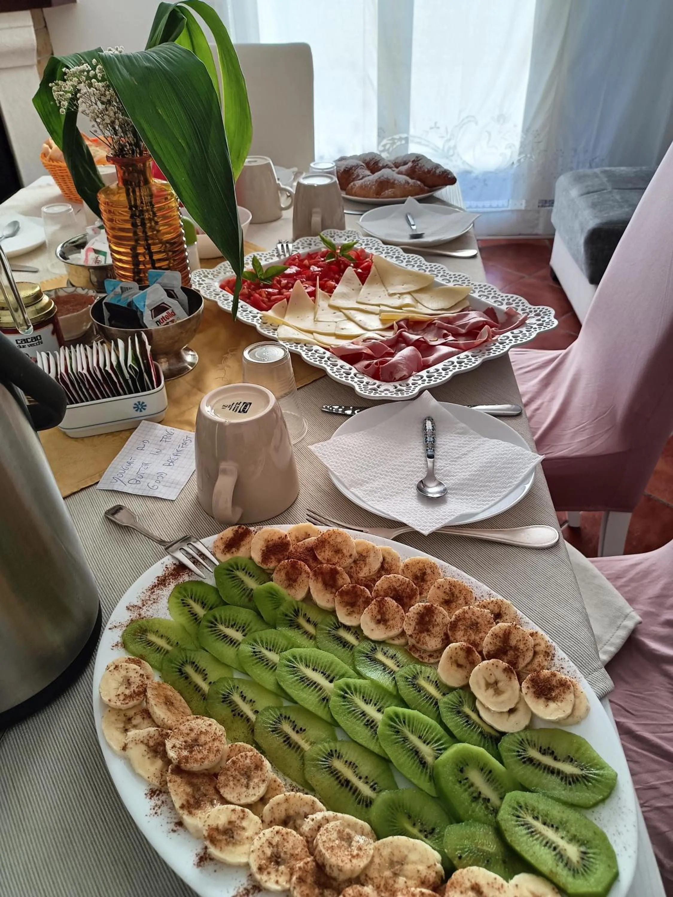 Food and drinks in B&B BOUTIQUE DI CHARME "ETNA-RELAX-NATURA"