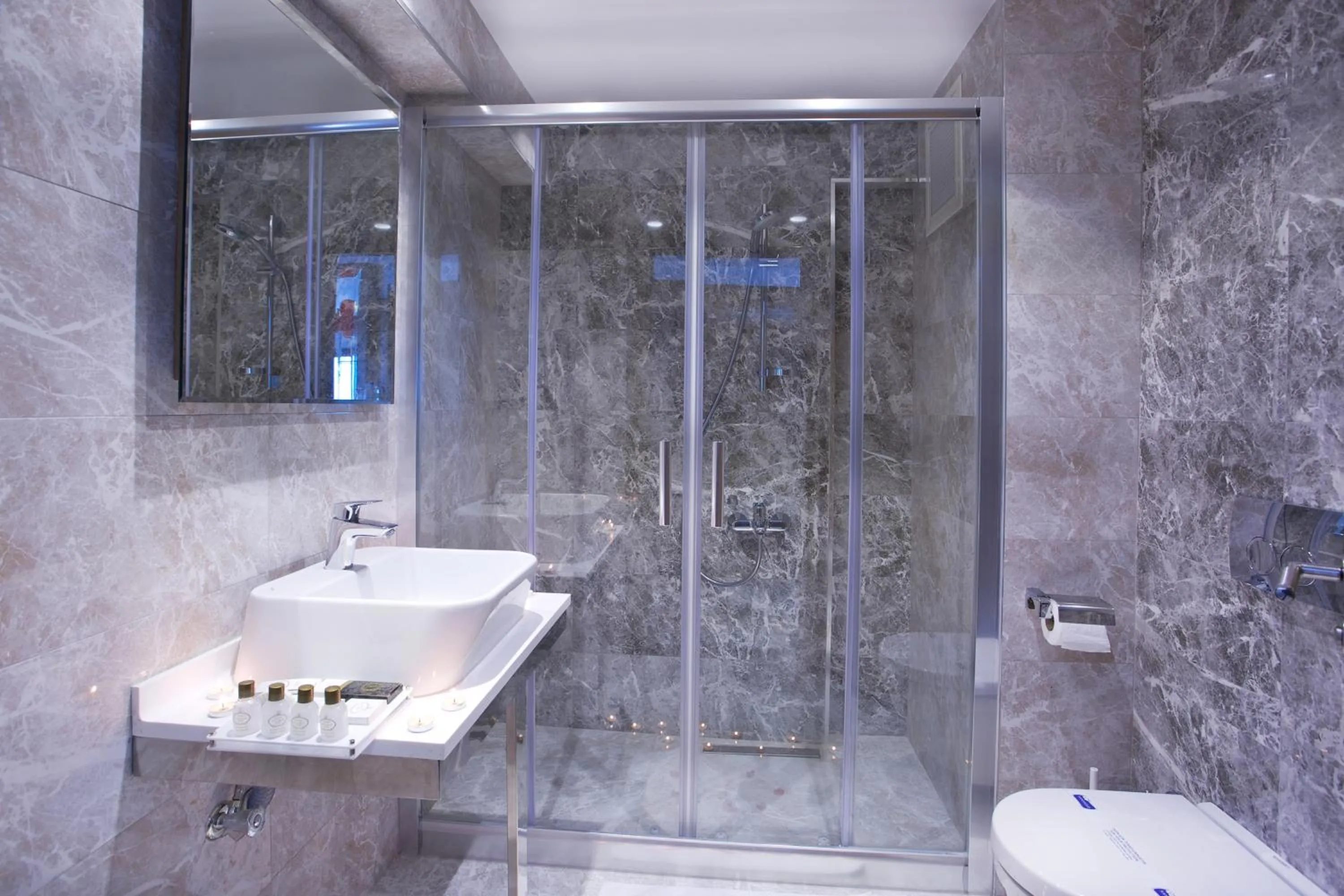 Bathroom in Merdan Hotel