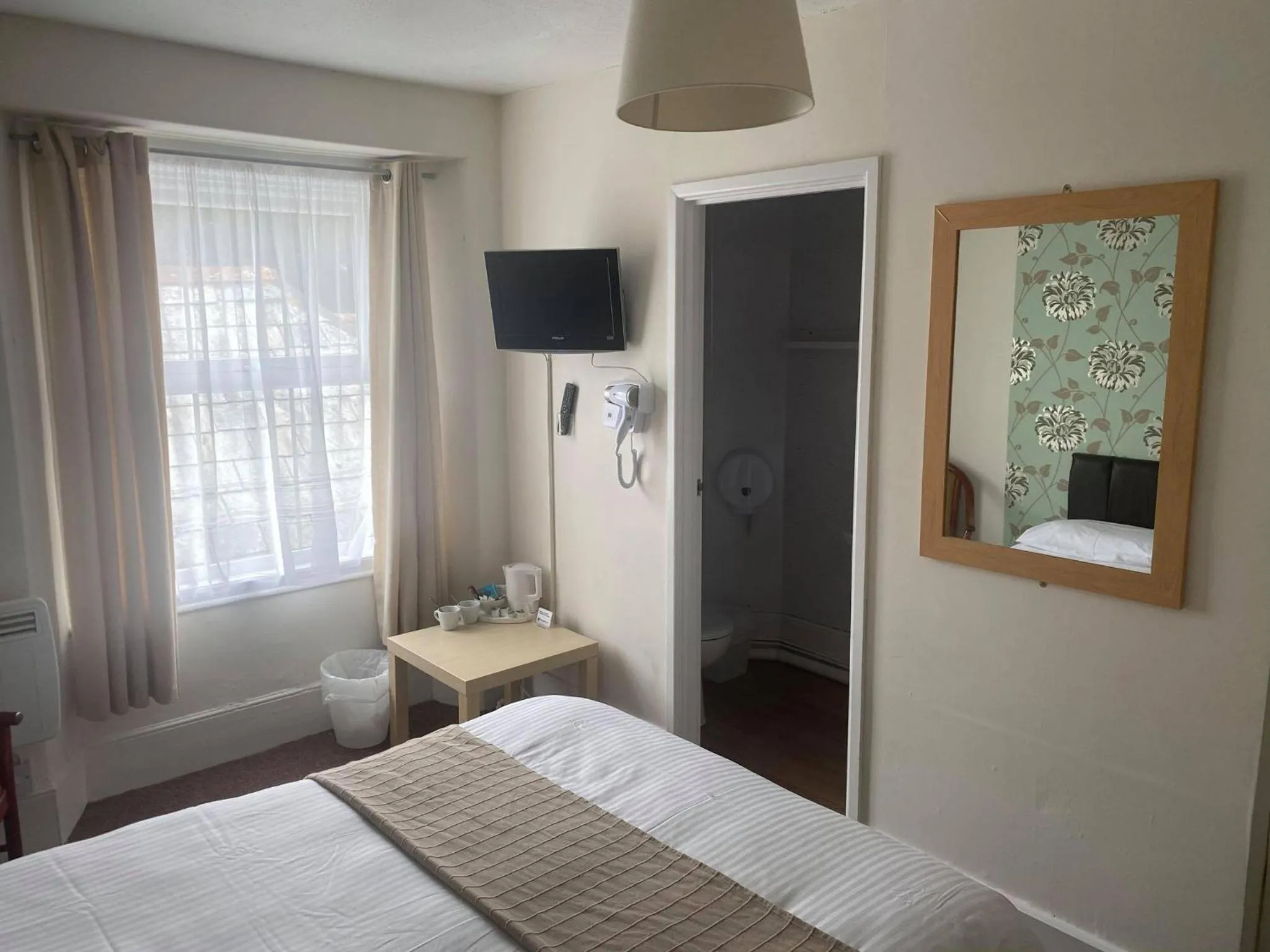 Bedroom, Bed in The White Hart Hotel