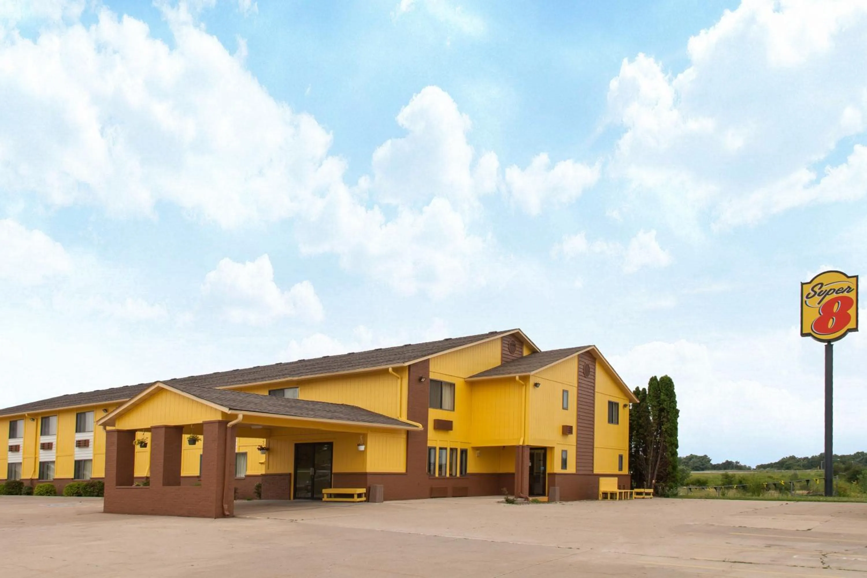 Property building in Super 8 by Wyndham Anamosa IA