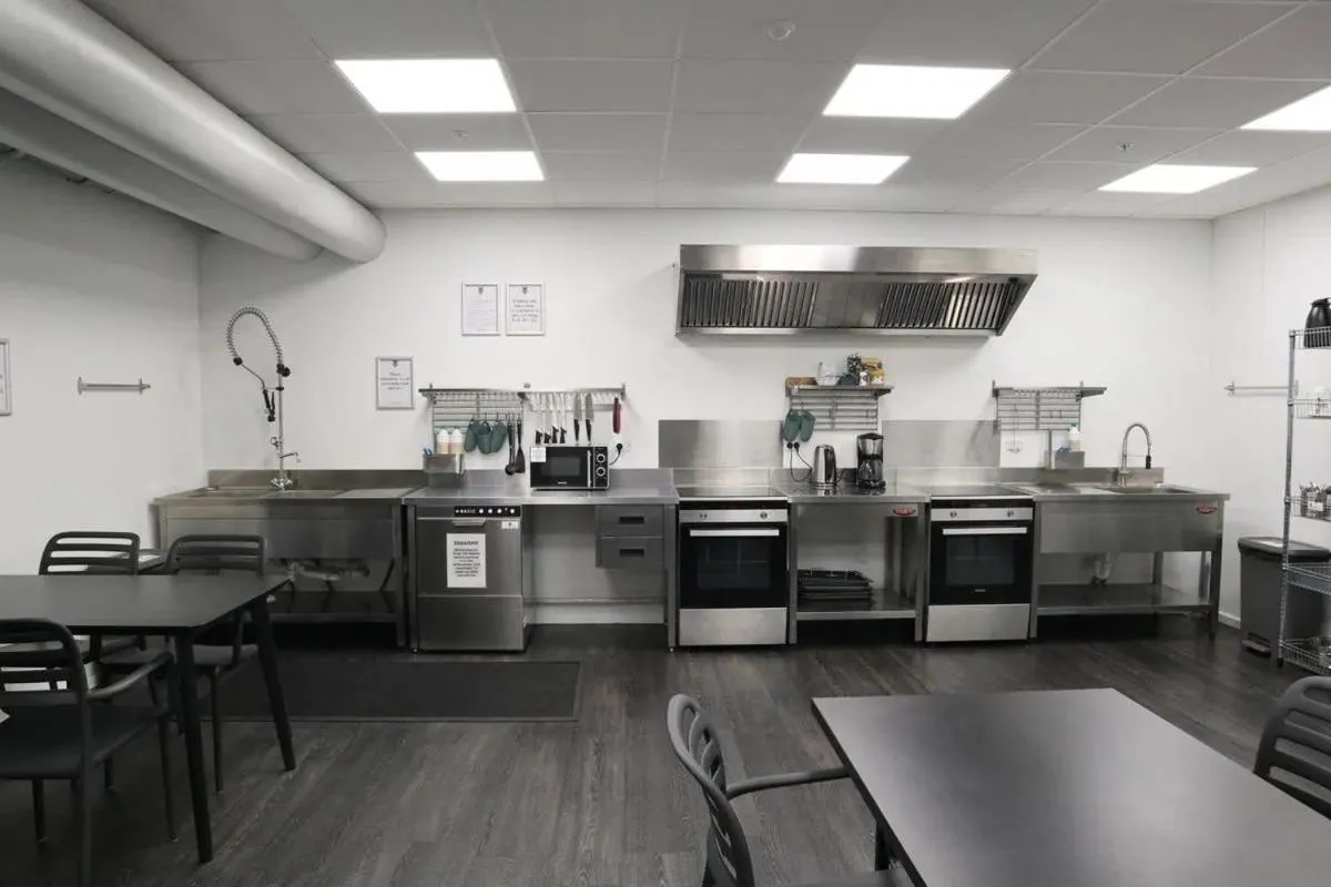 Kitchen or kitchenette in Cabinn Apartments