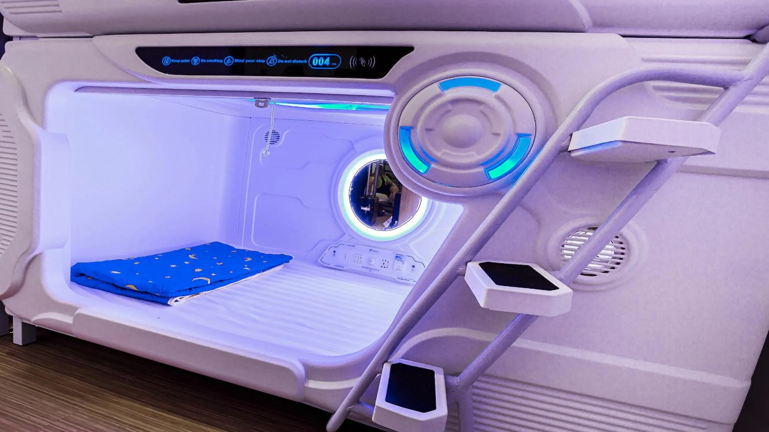 bunk bed in Spacepod@SG