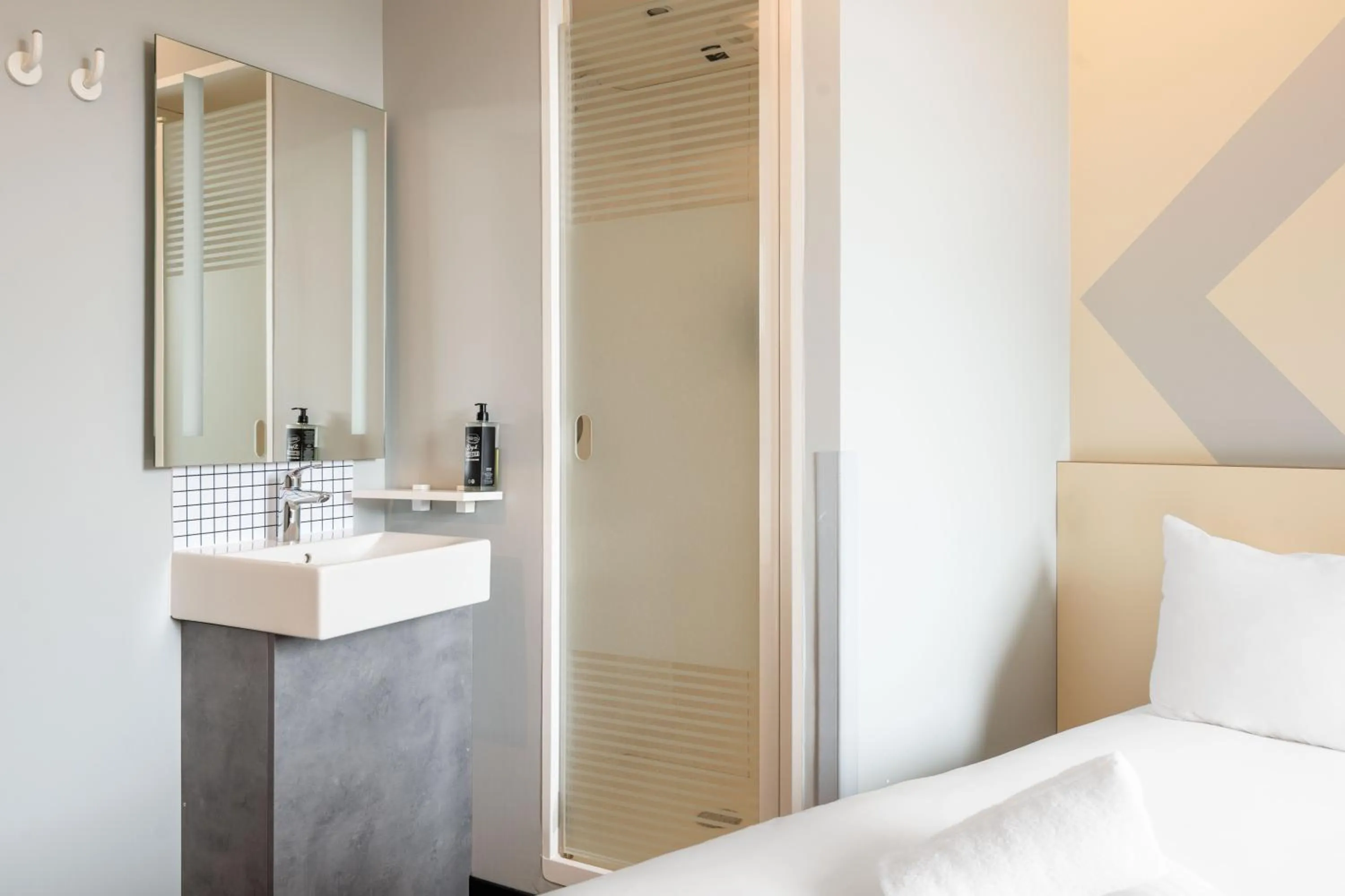 Bathroom, Bed in ibis budget Leuven Centrum