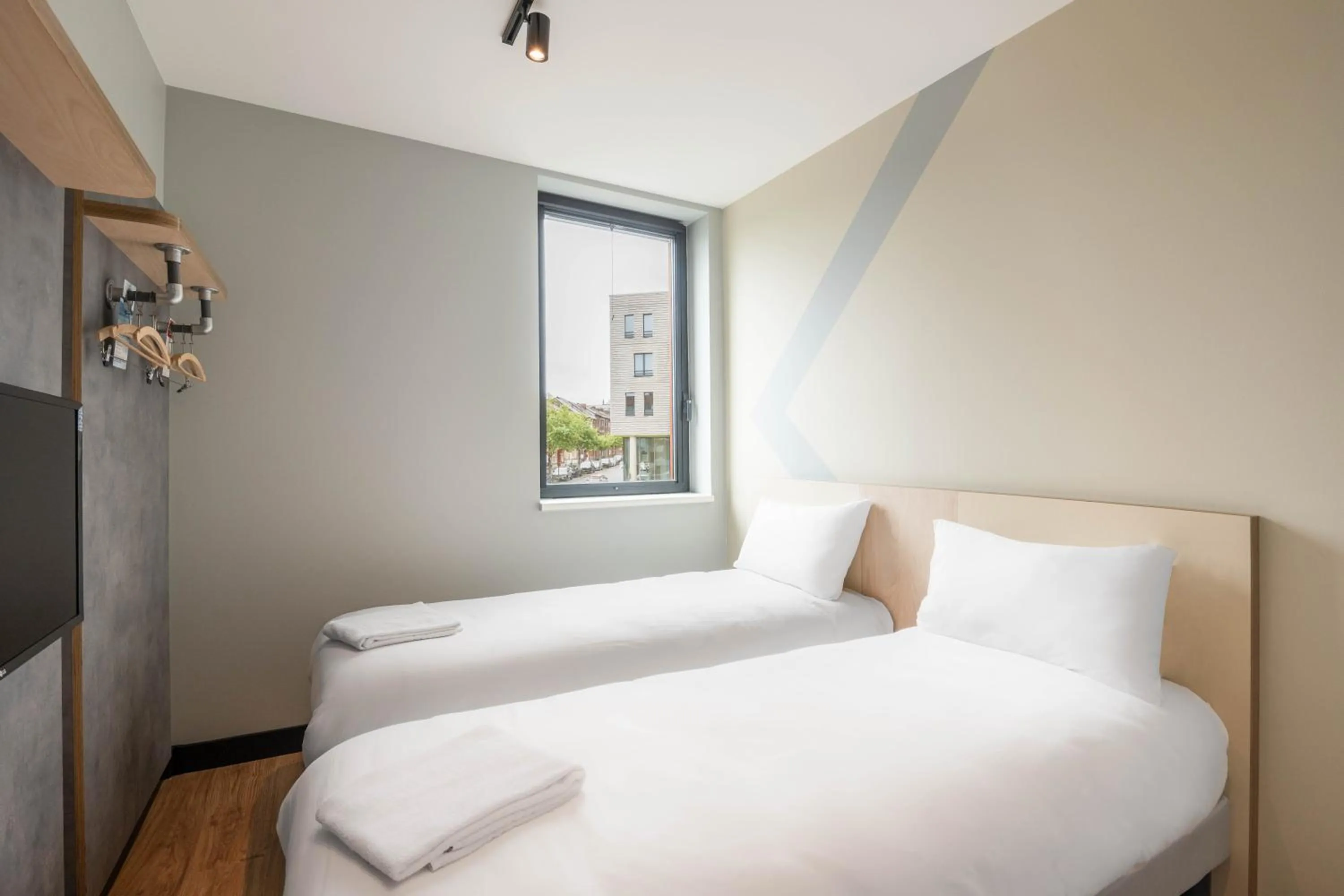 Bedroom, Bed in ibis budget Leuven Centrum