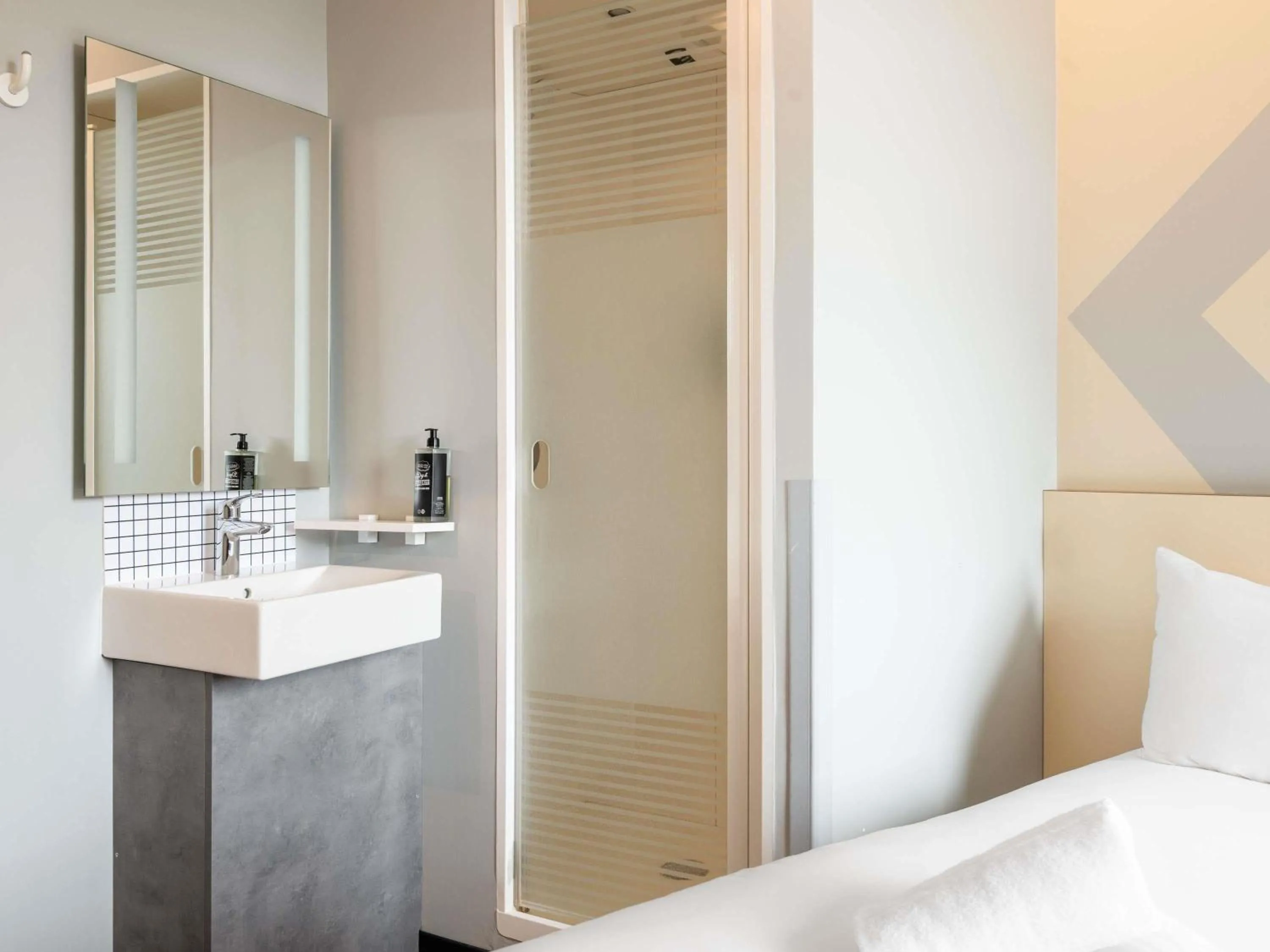 Bedroom, Bed in ibis budget Leuven Centrum