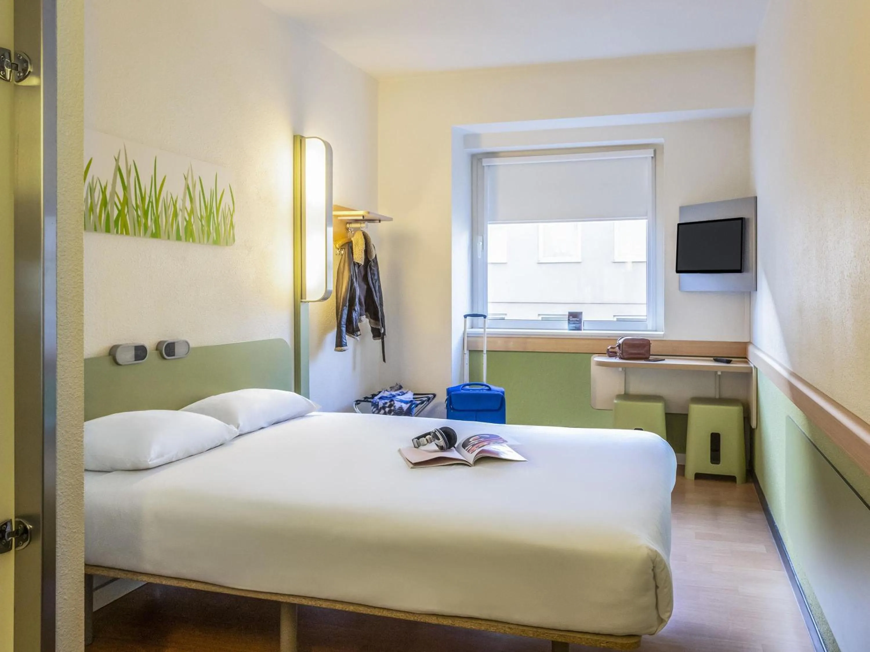 Bedroom, Bed in ibis budget Antwerpen Centraal Station