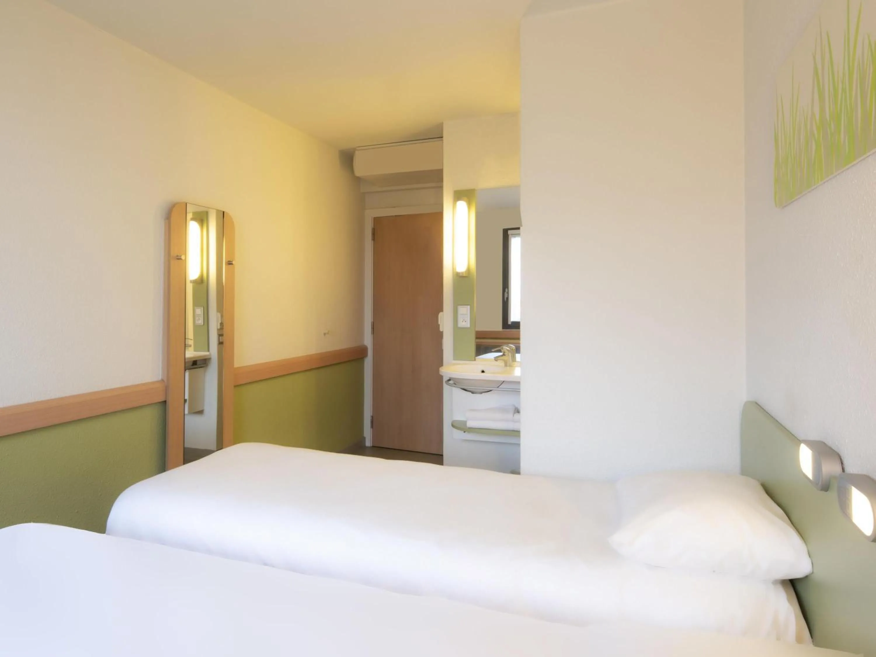 Bedroom, Bed in ibis budget Antwerpen Port