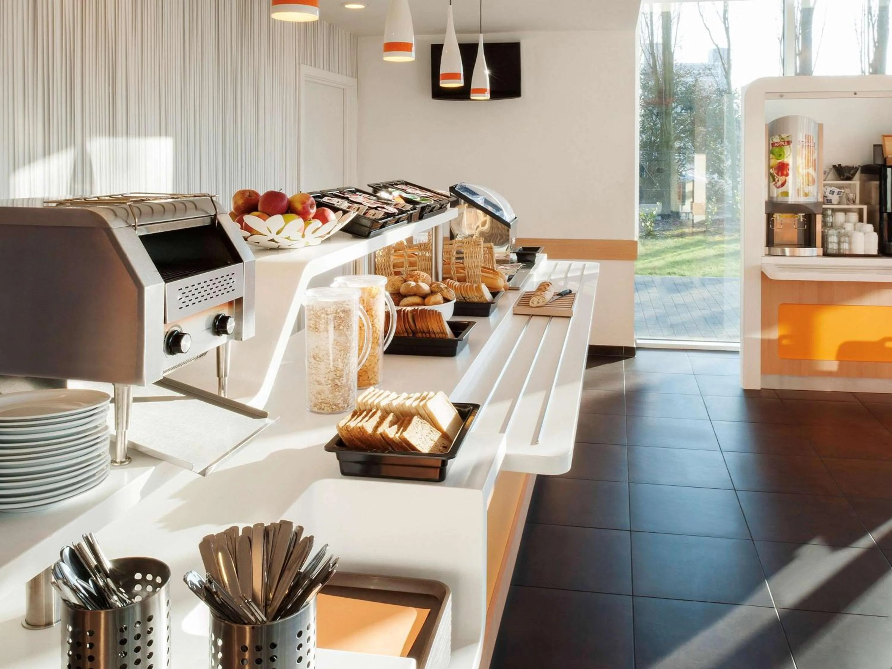 Restaurant/places to eat in ibis budget Antwerpen Port