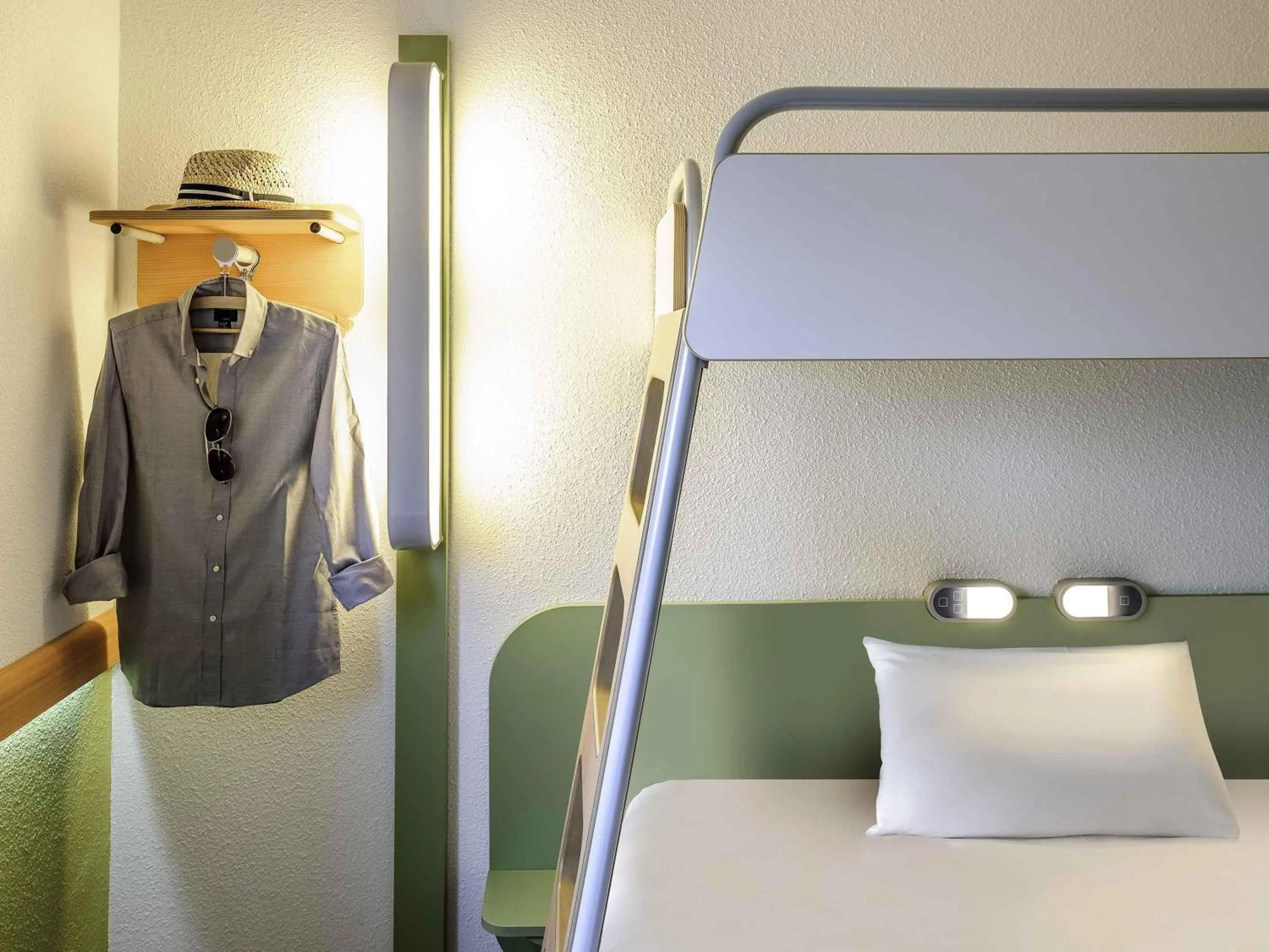 Bedroom, Bed in ibis budget Hotel Brussels Airport