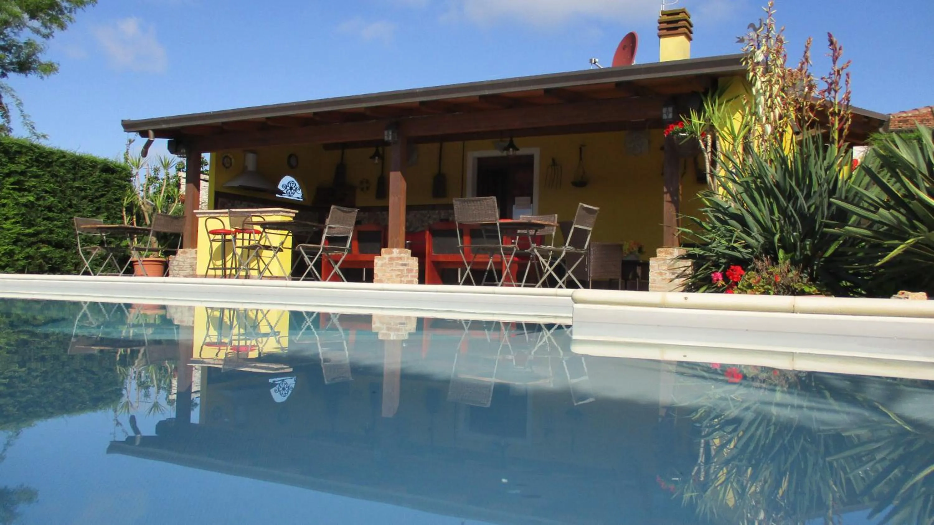 Pool view in Casa di Campagna B&B La Corte Ferrara