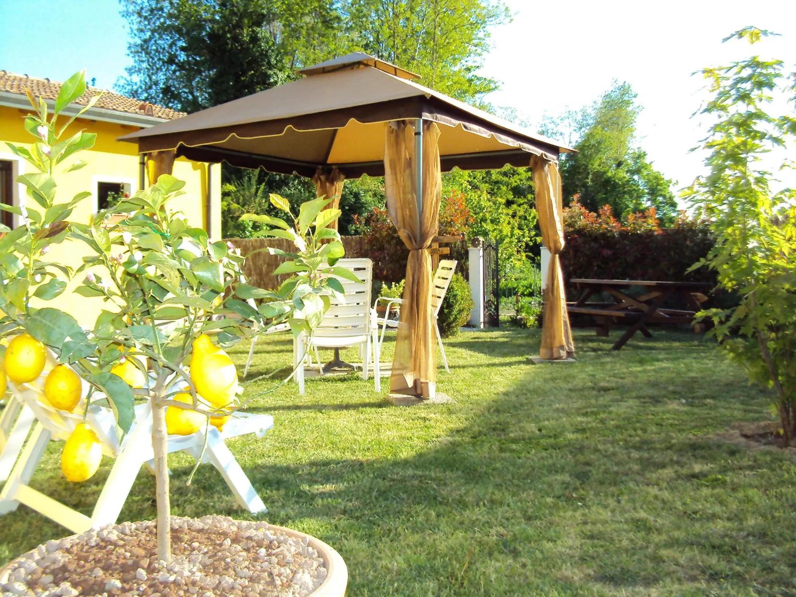 Garden in Casa di Campagna B&B La Corte Ferrara