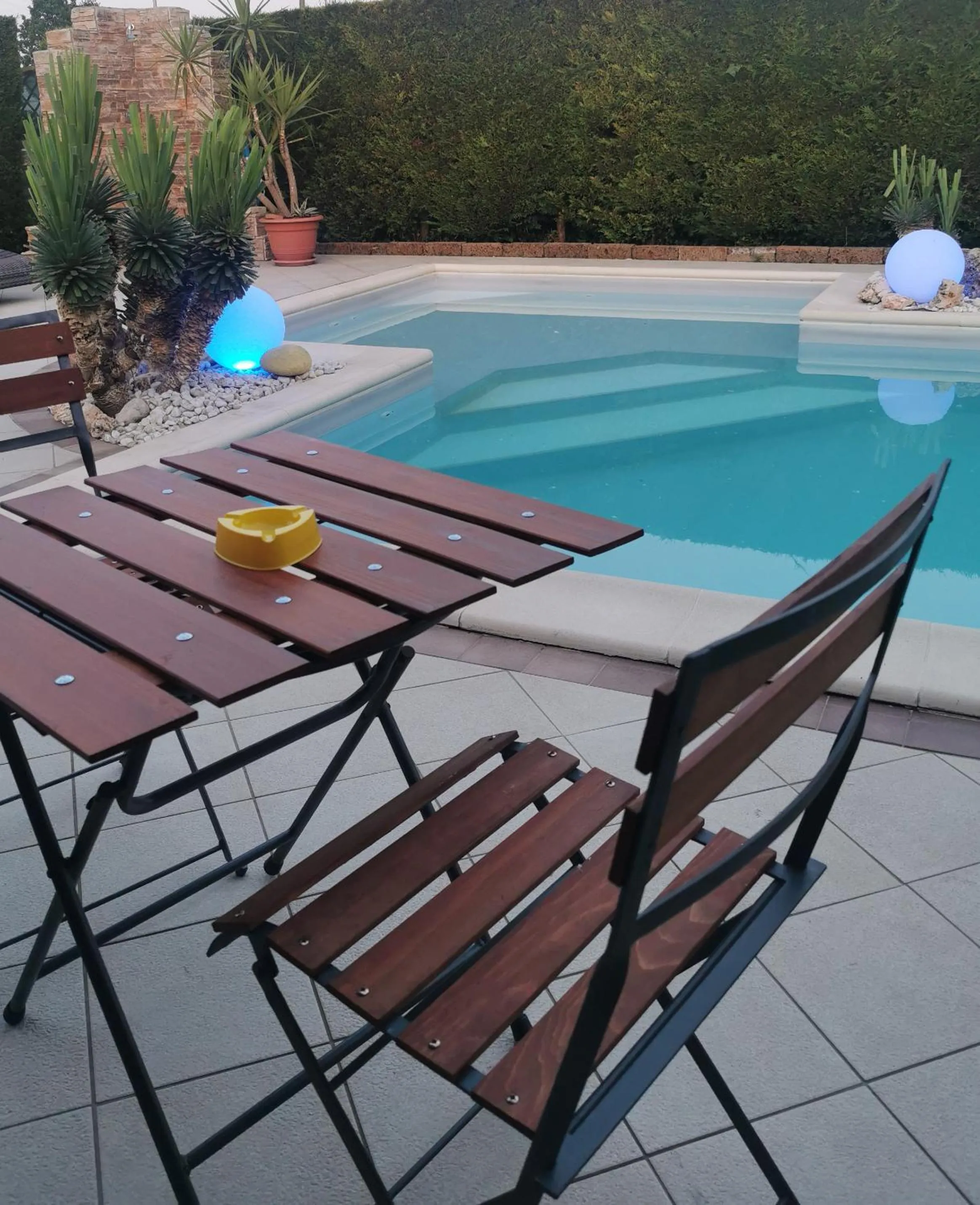 Swimming pool in Casa di Campagna B&B La Corte Ferrara