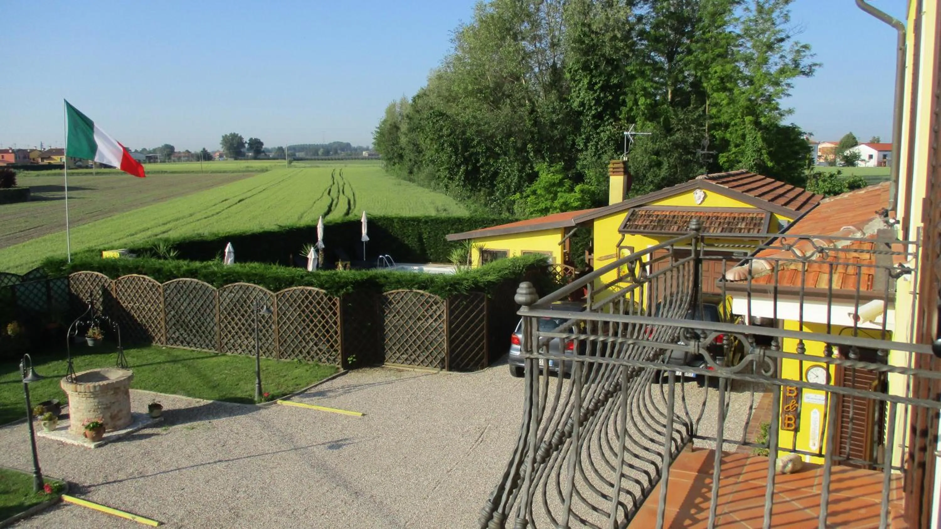 Pool view in Casa di Campagna B&B La Corte Ferrara