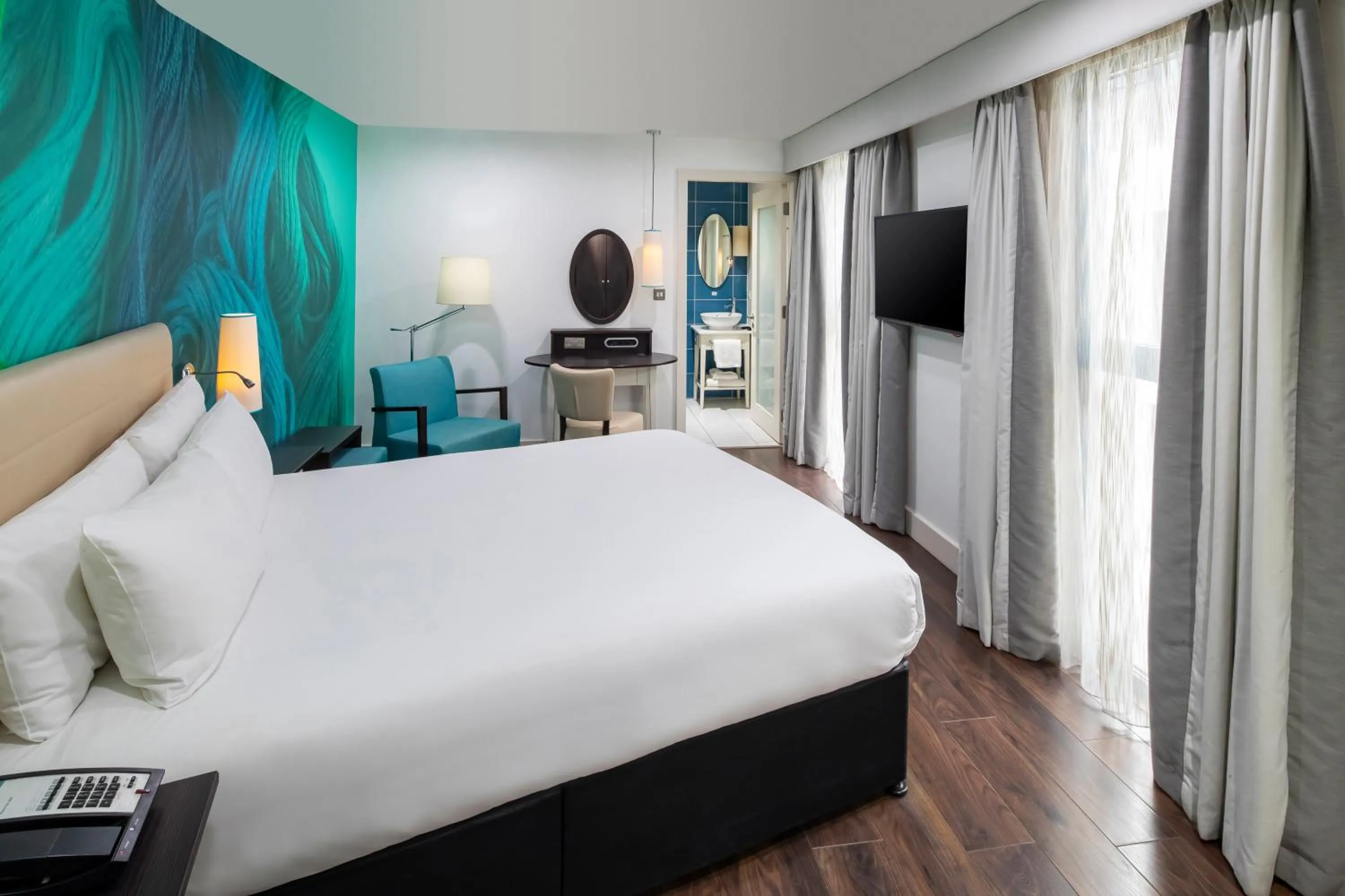 TV and multimedia, Bed in Hotel Indigo Liverpool by IHG