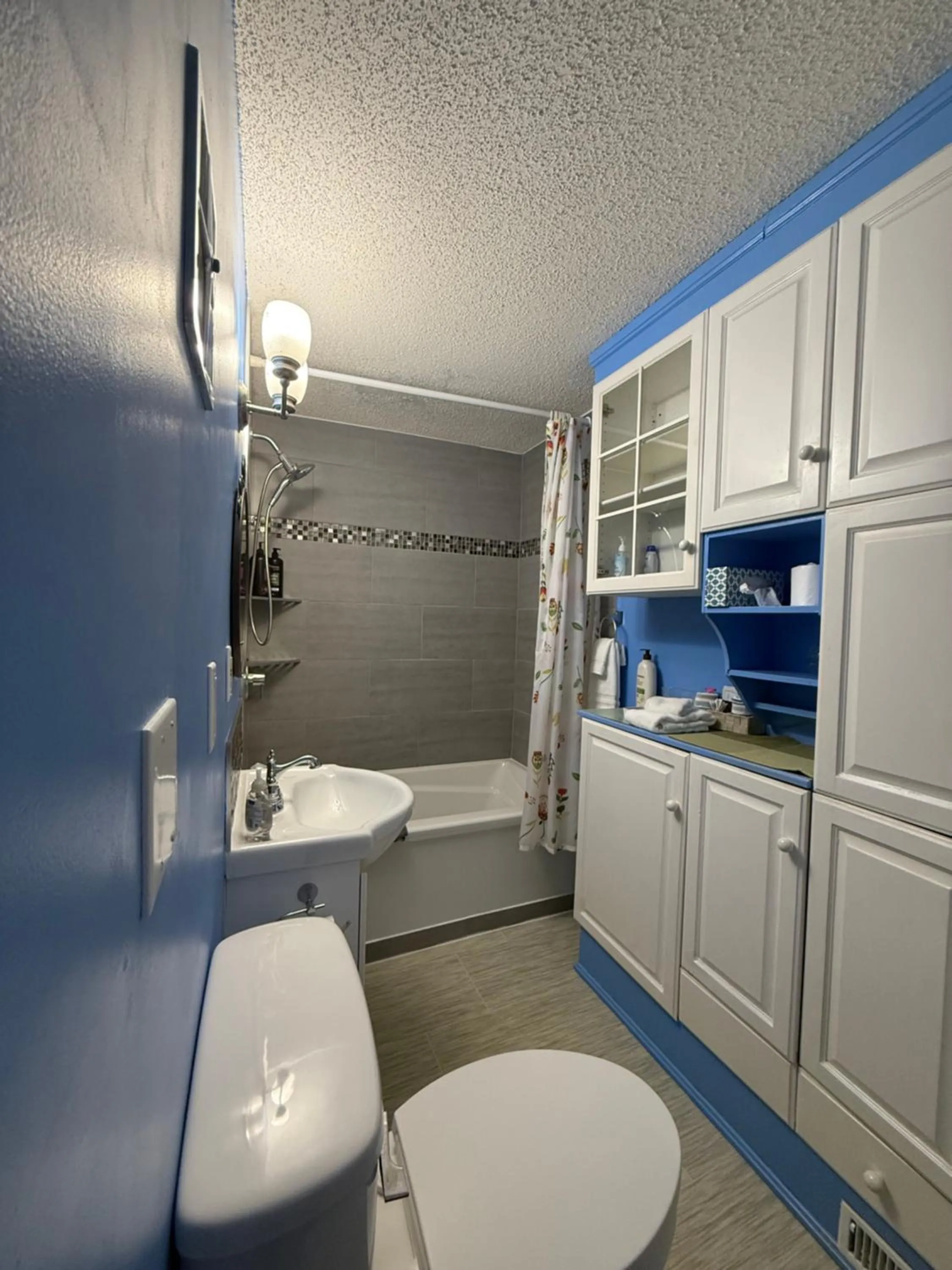 Shower in Heartwood Inn