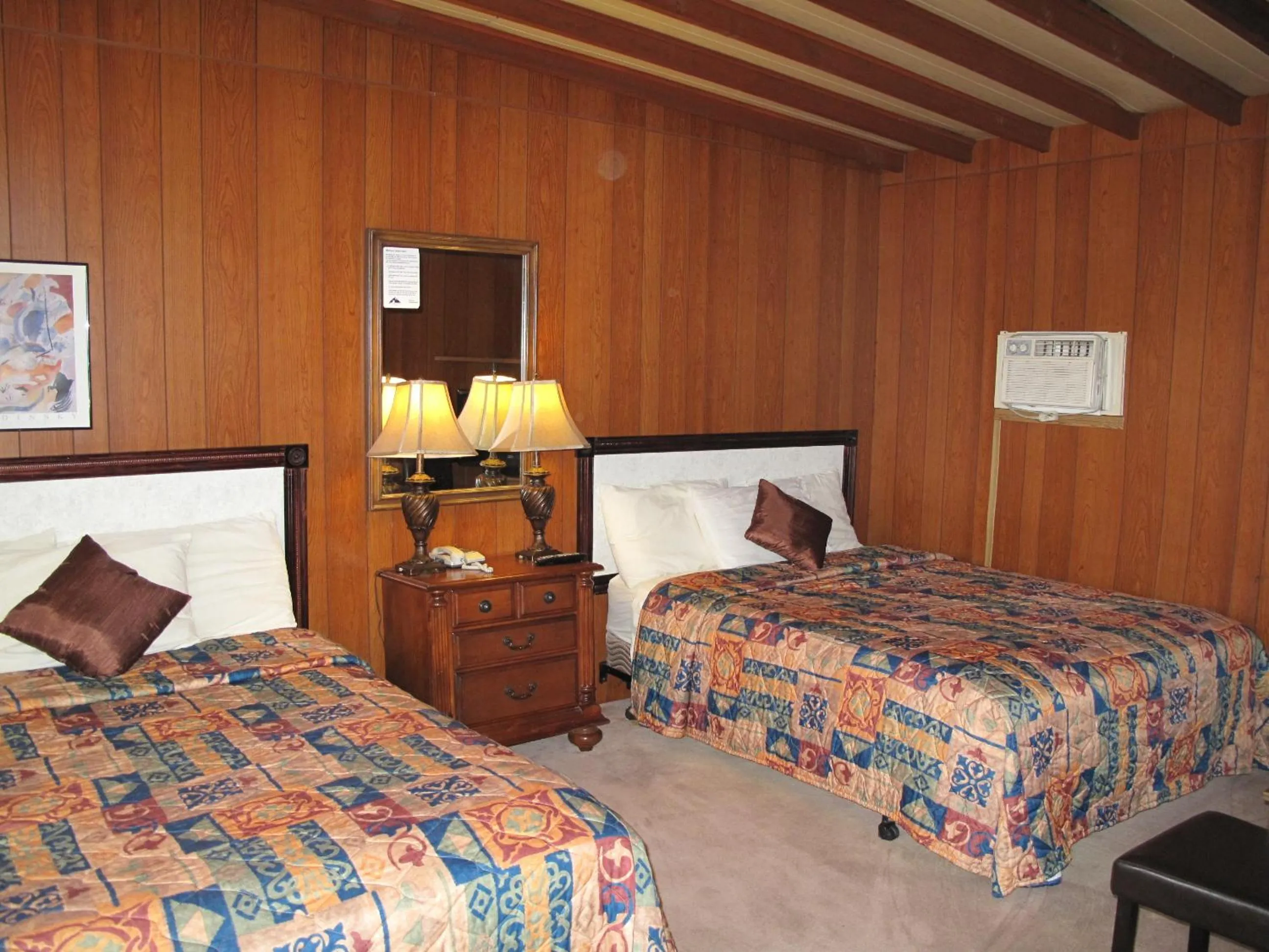 Photo of the whole room, Bed in Blue Mountain Motel