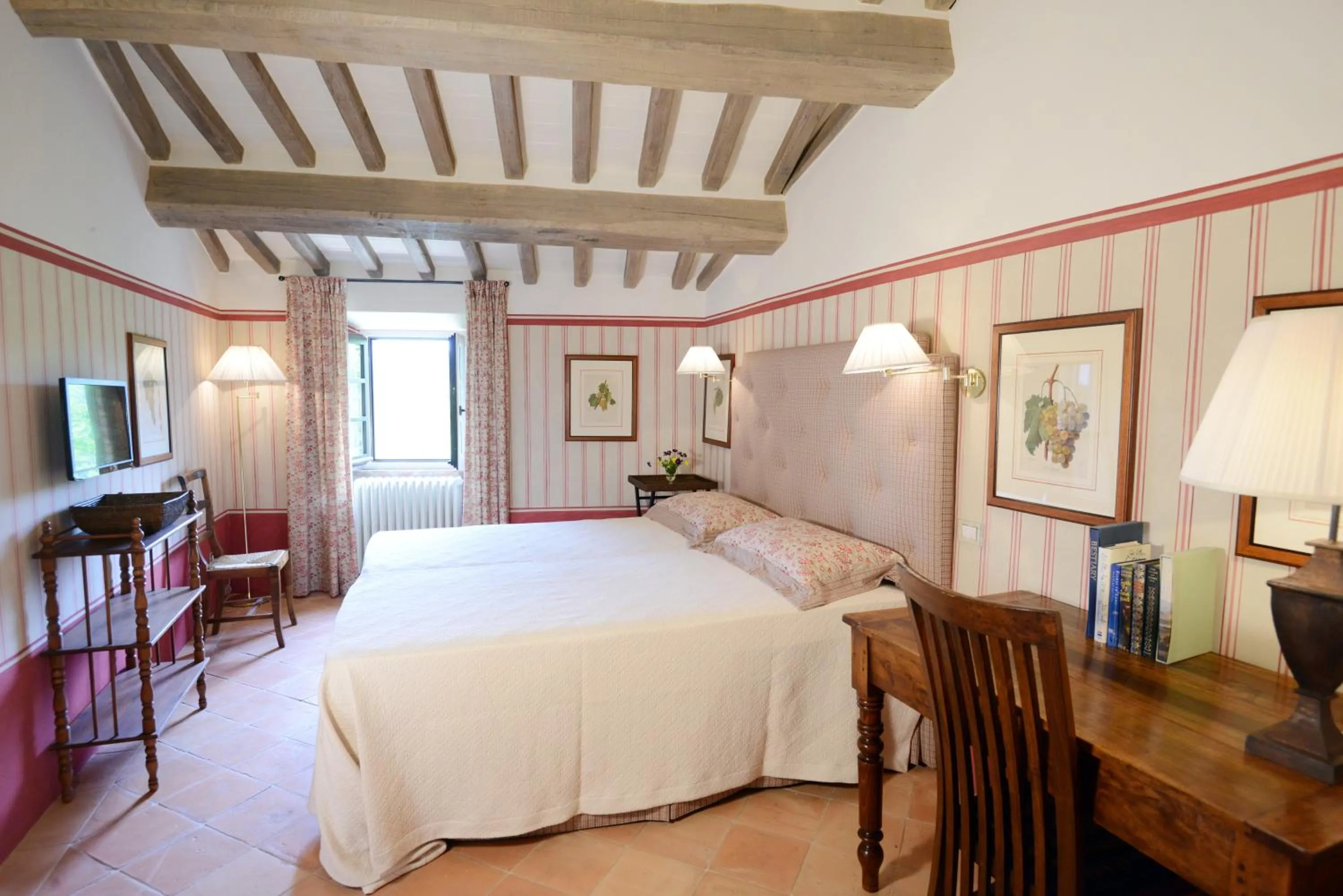 Bed in Castello di Fighine