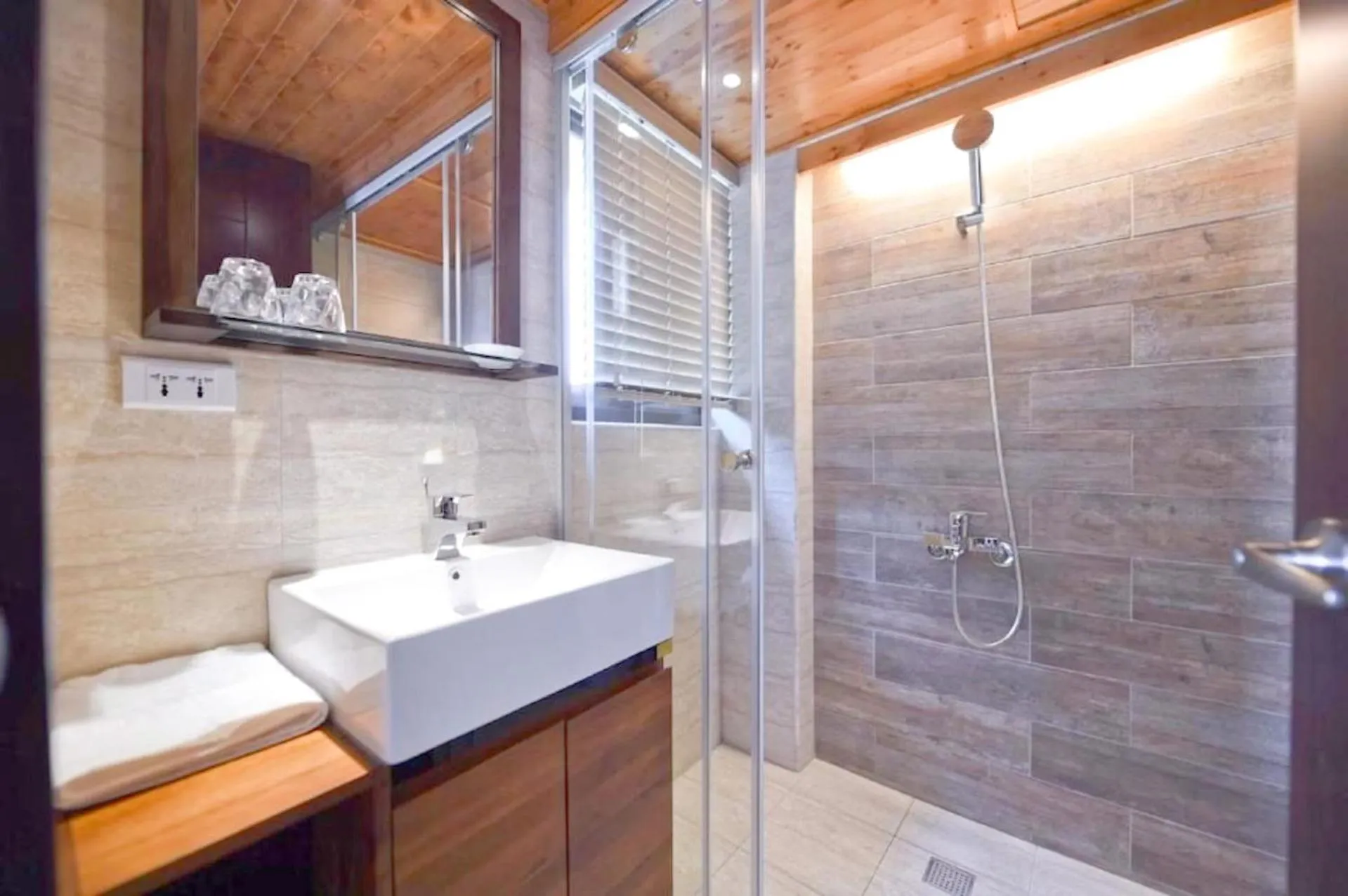 Shower in 嬉安平 Si Anping by Hotel Si