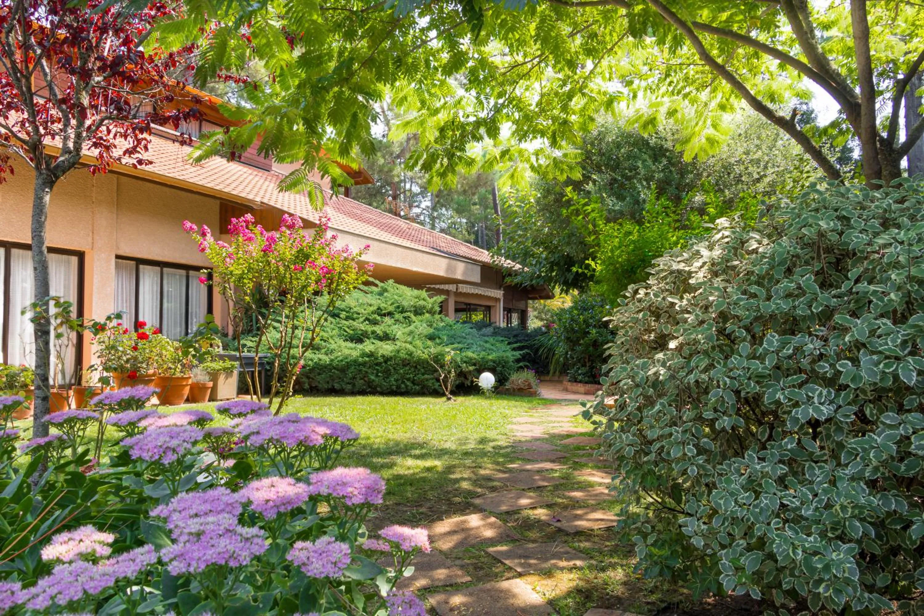 Property building in Résidence Hôtelière les Acanthes