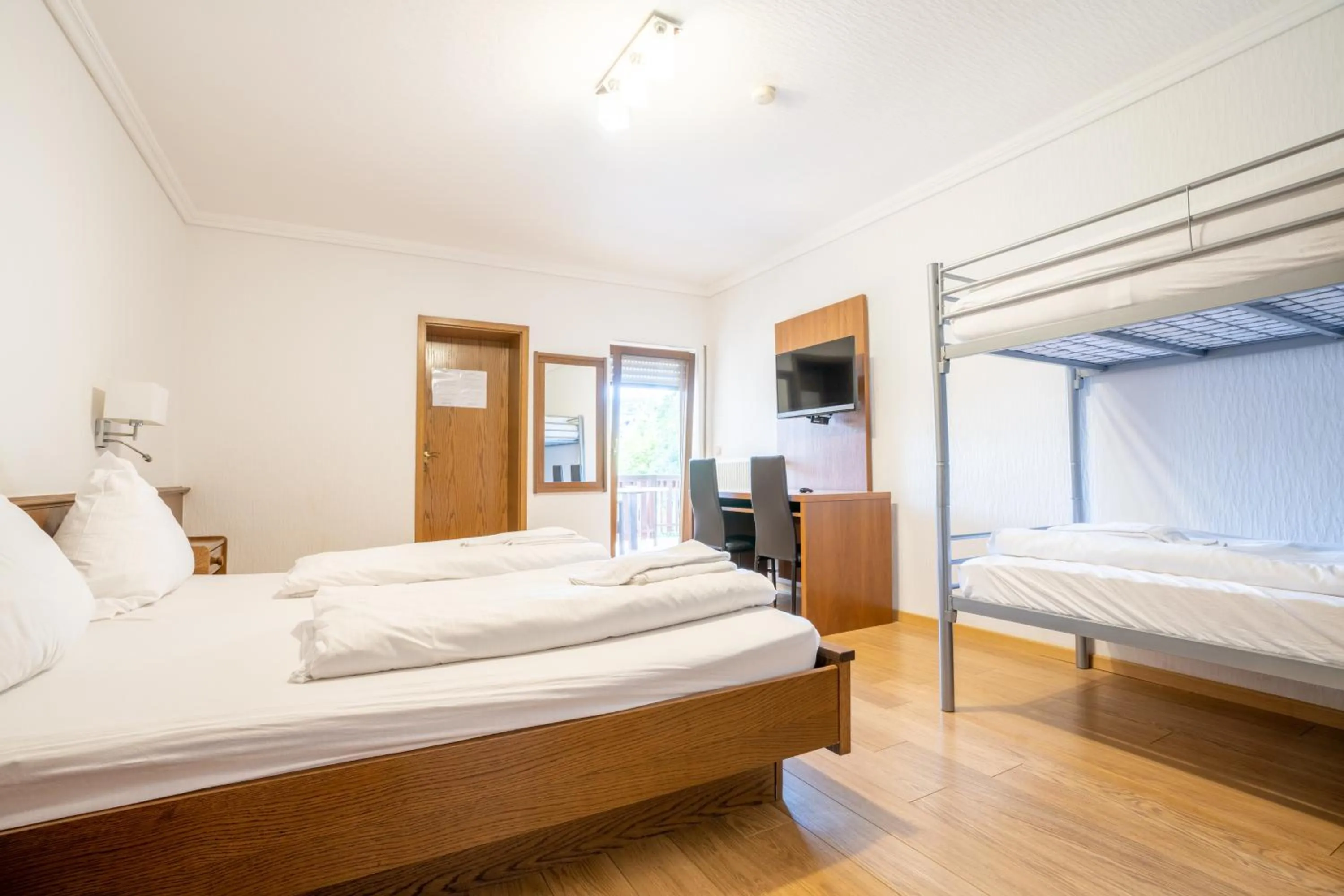 Photo of the whole room, Bed in Mühlengarten by Relax Inn - Self Check In & Free Parking