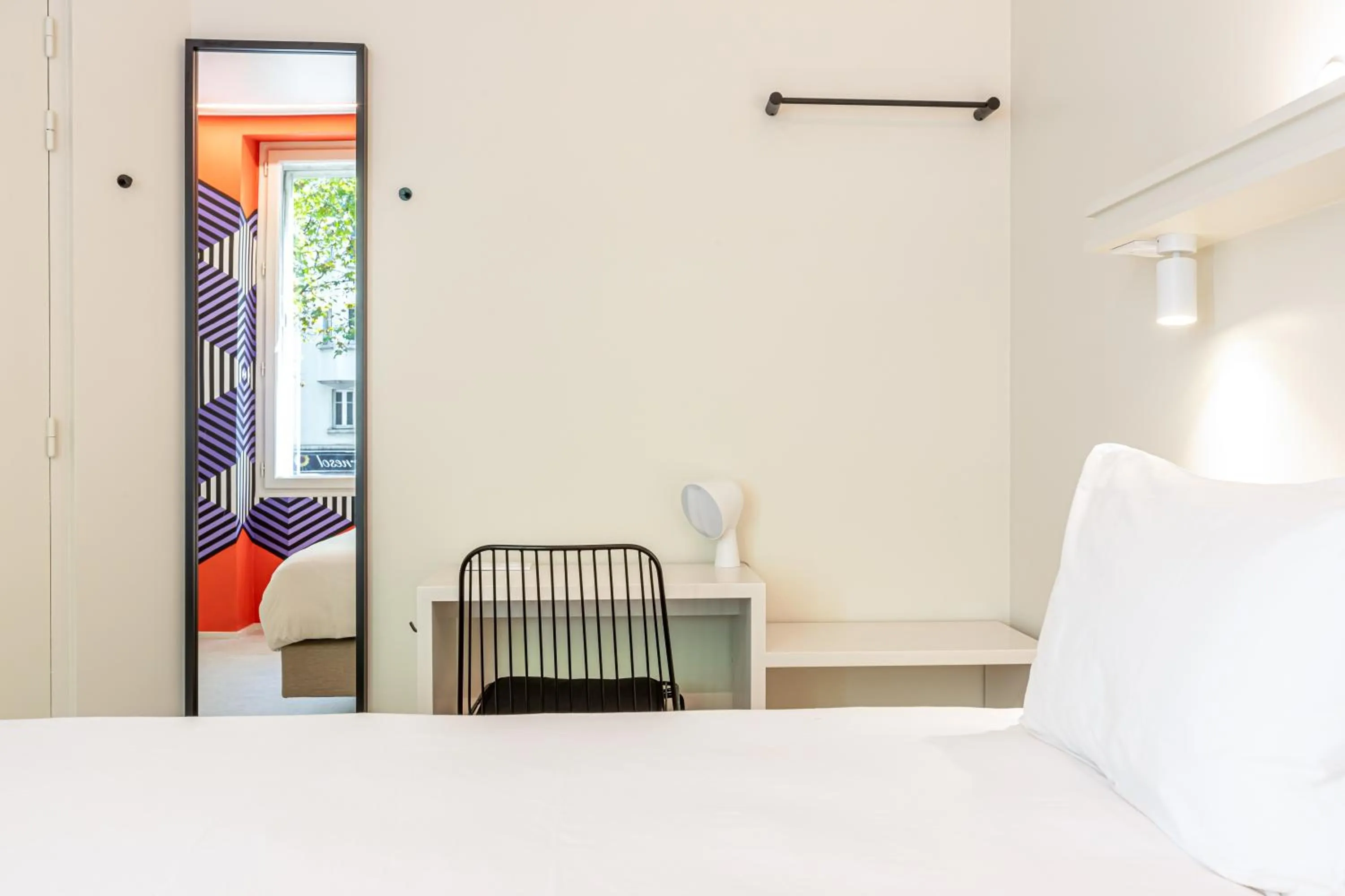 Bed in Graphik Montparnasse