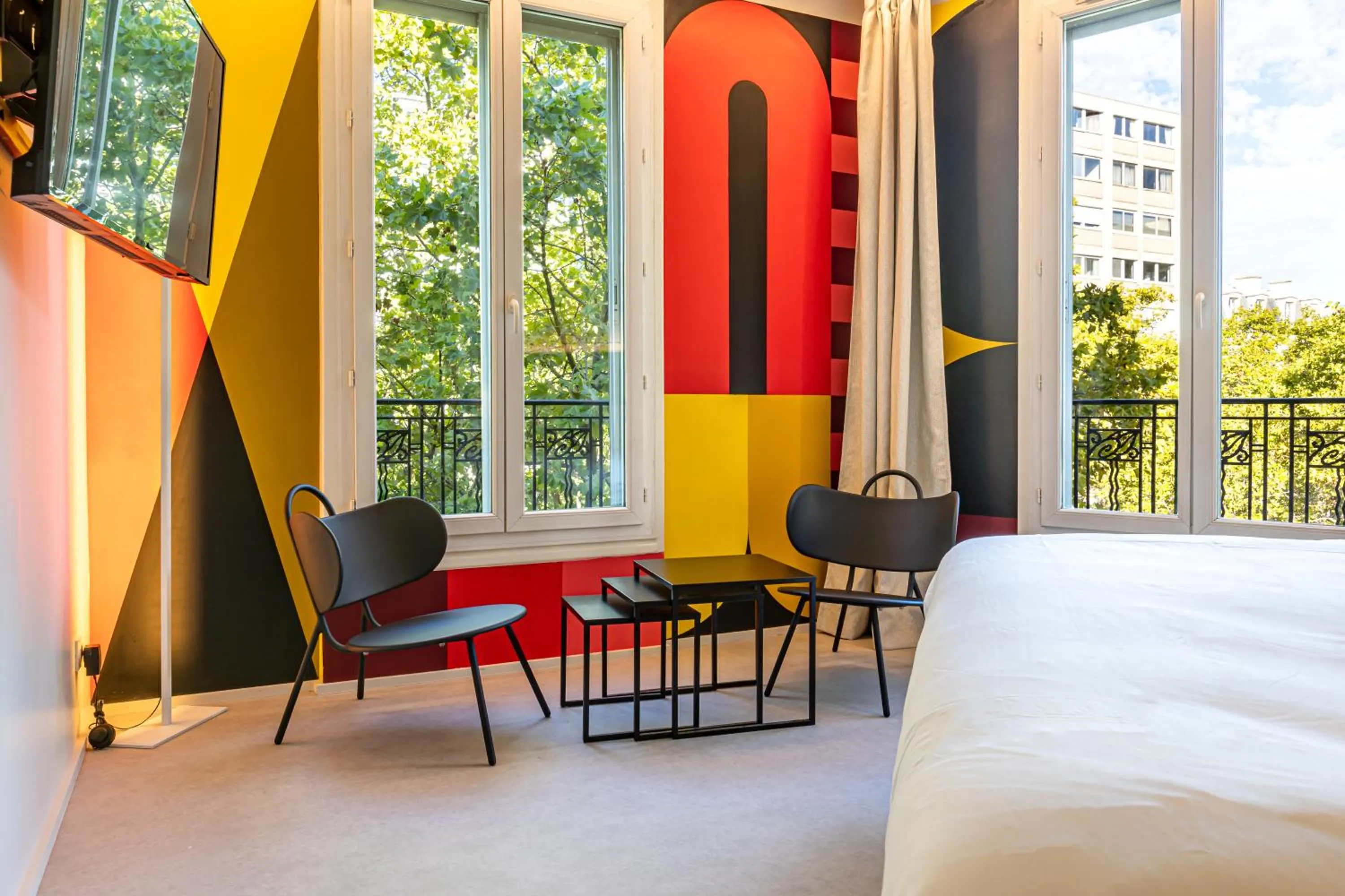 Seating area, Bed in Graphik Montparnasse