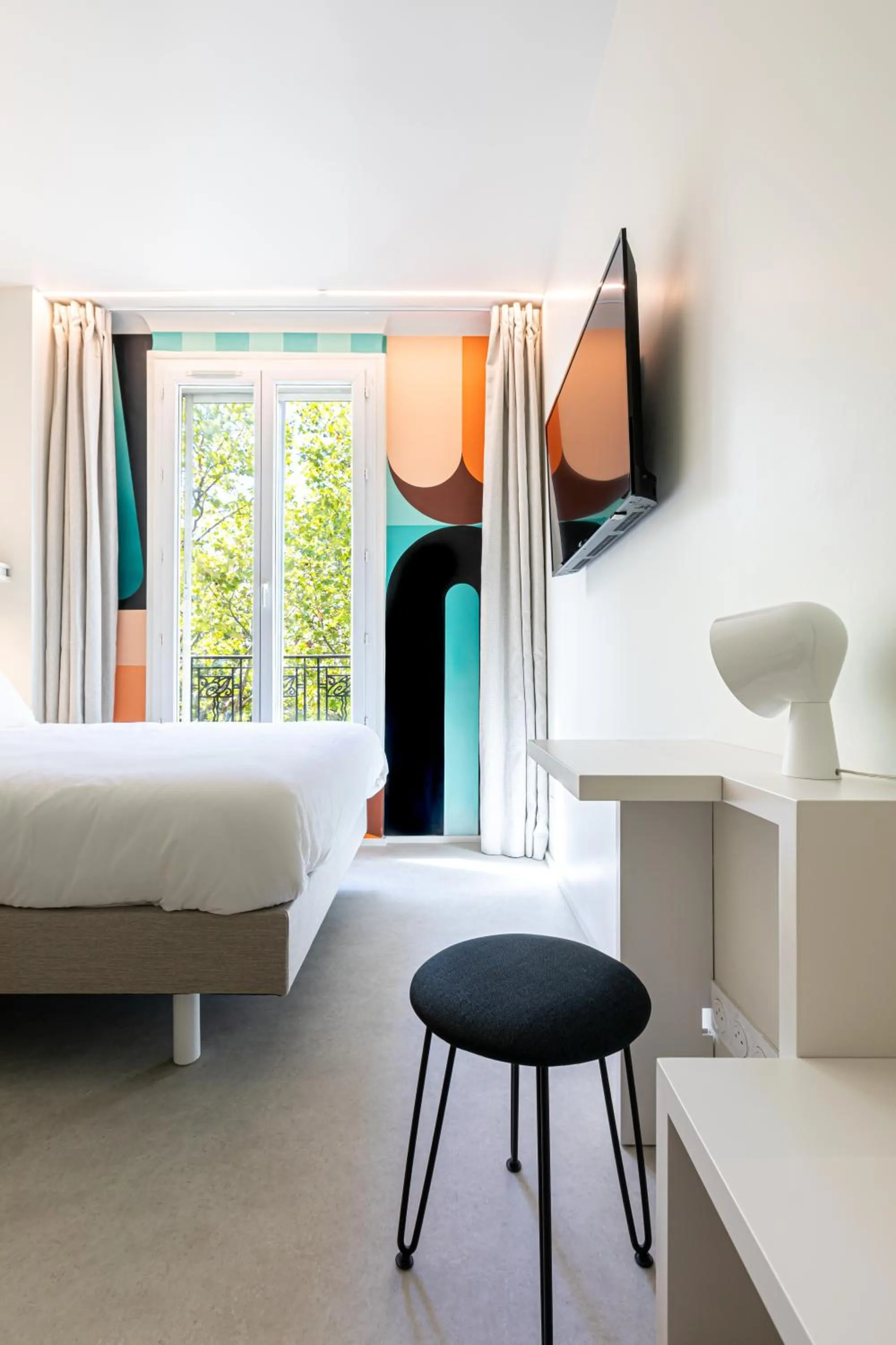 Bedroom, Bed in Graphik Montparnasse