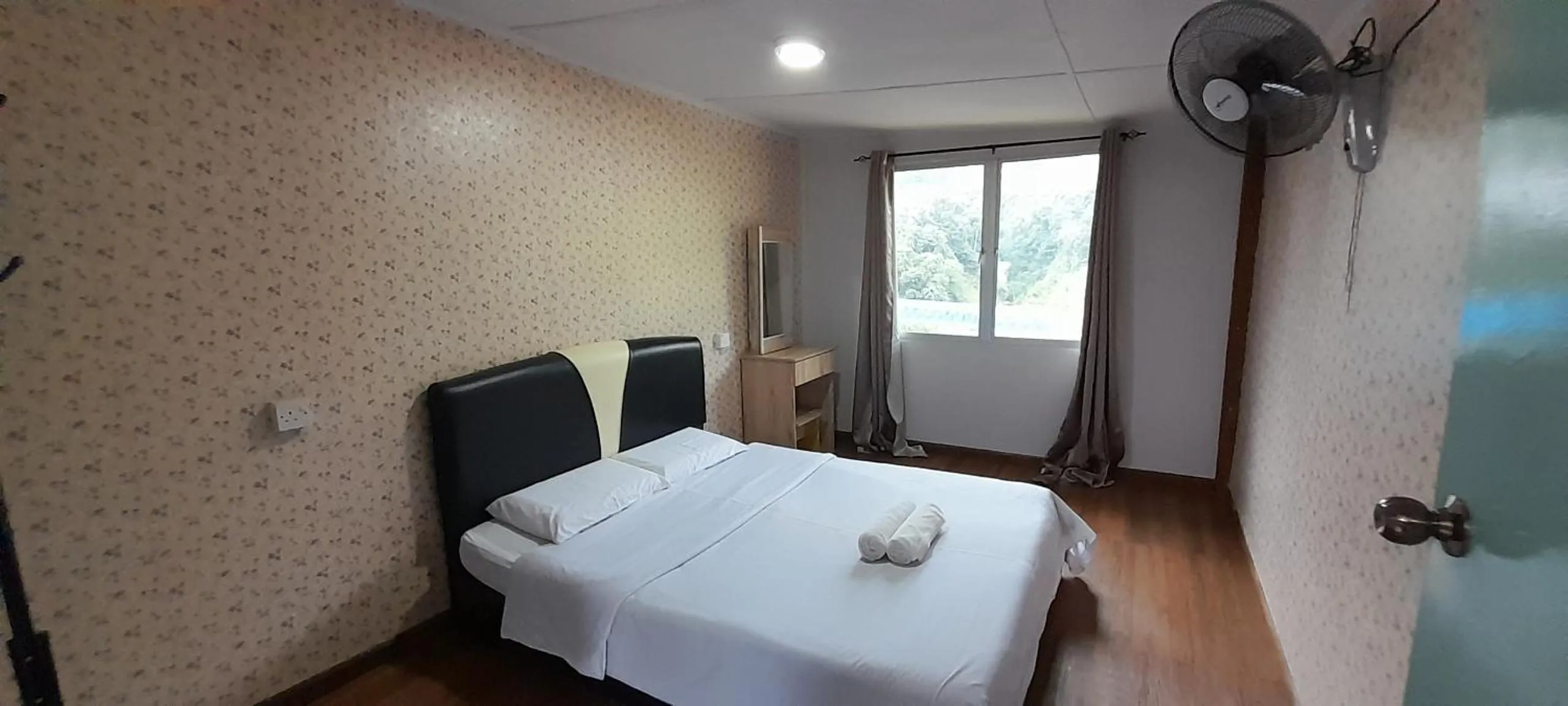 Bed in Wind Valley Farmstay