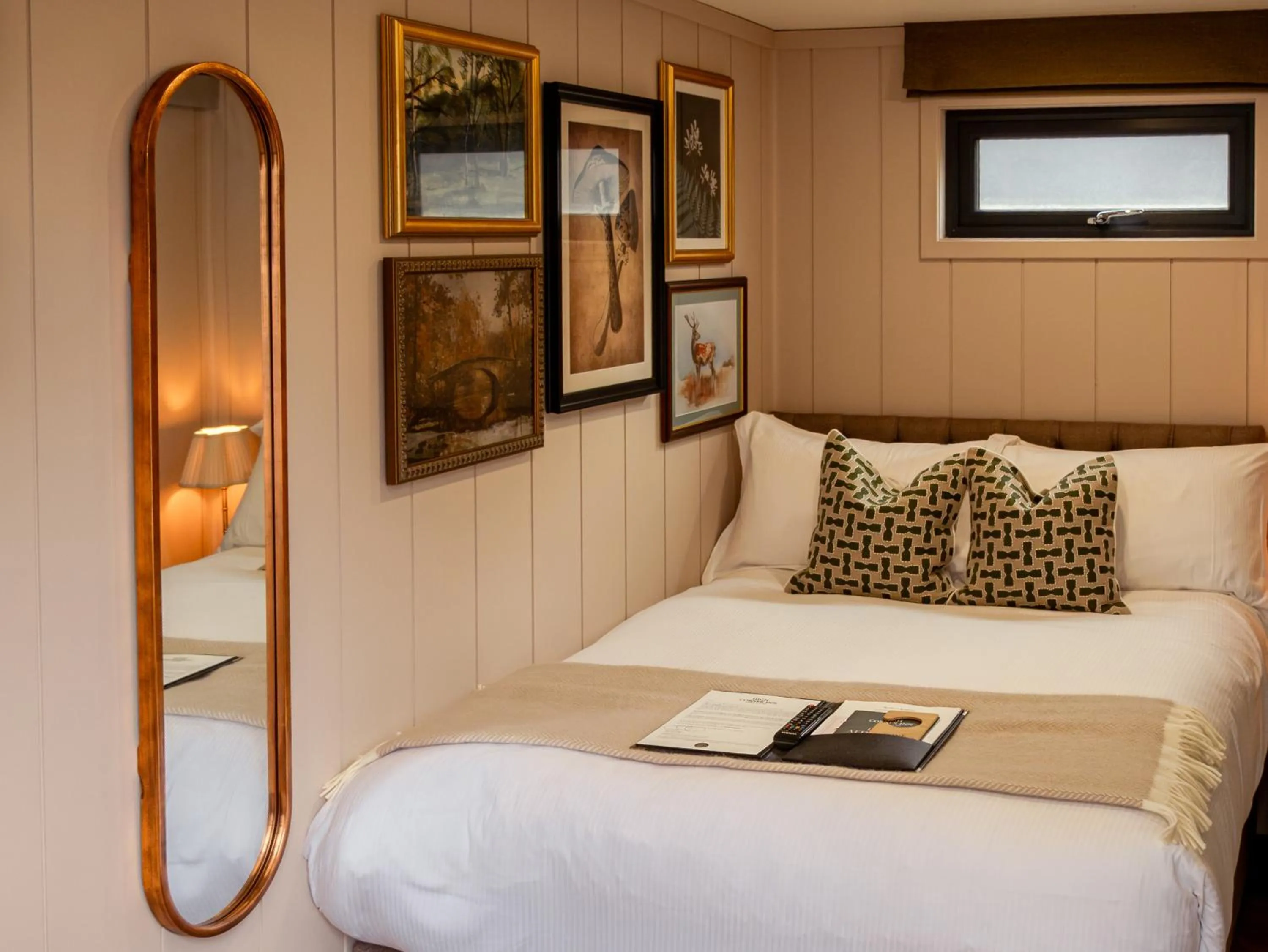 Bed in High Corner Inn