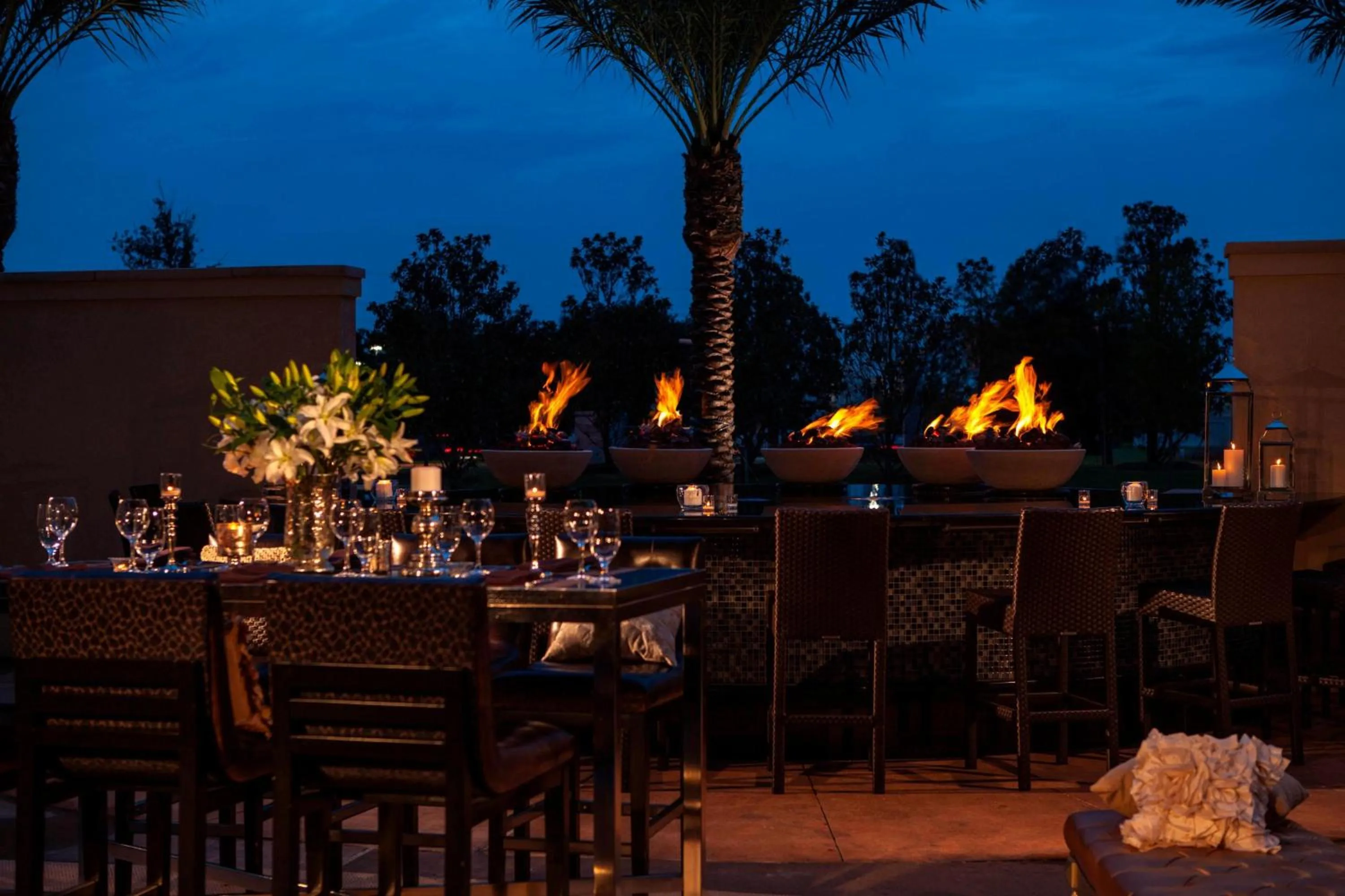 Lounge or bar in Renaissance Baton Rouge Hotel
