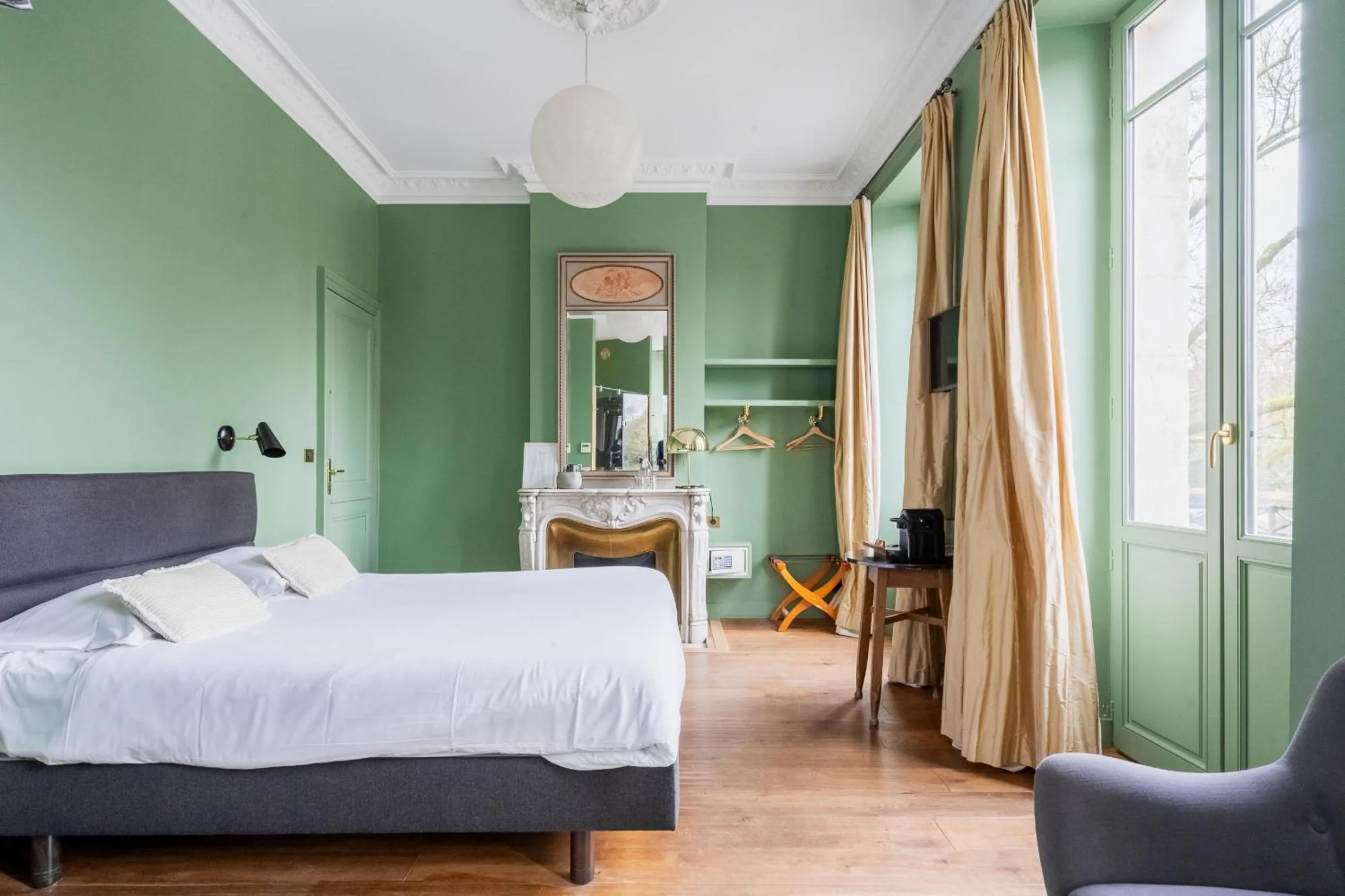 Bedroom, Bed in B&B L'Escapade Bordelaise - Côté Jardin