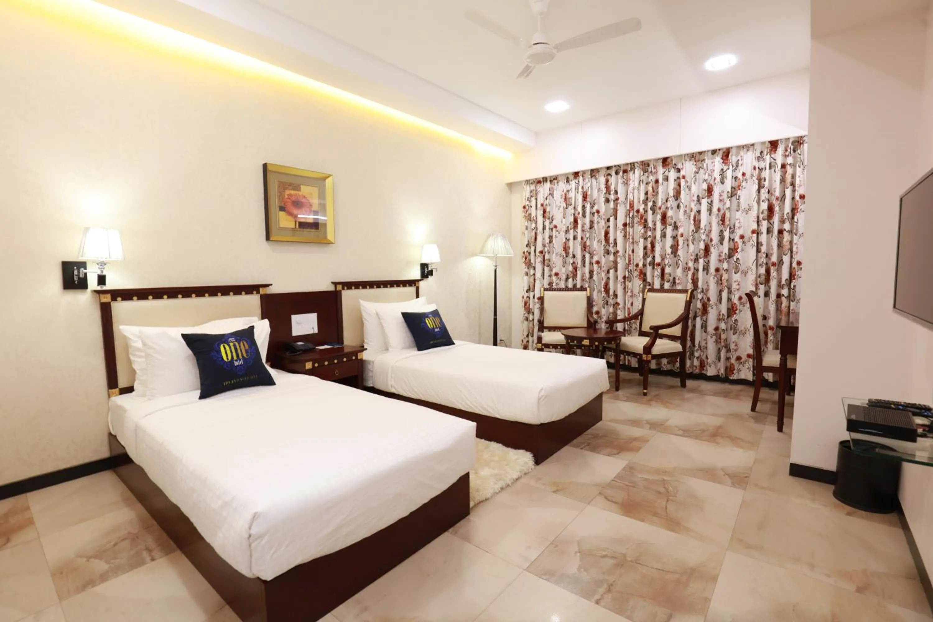 Photo of the whole room, Bed in The One Hotel