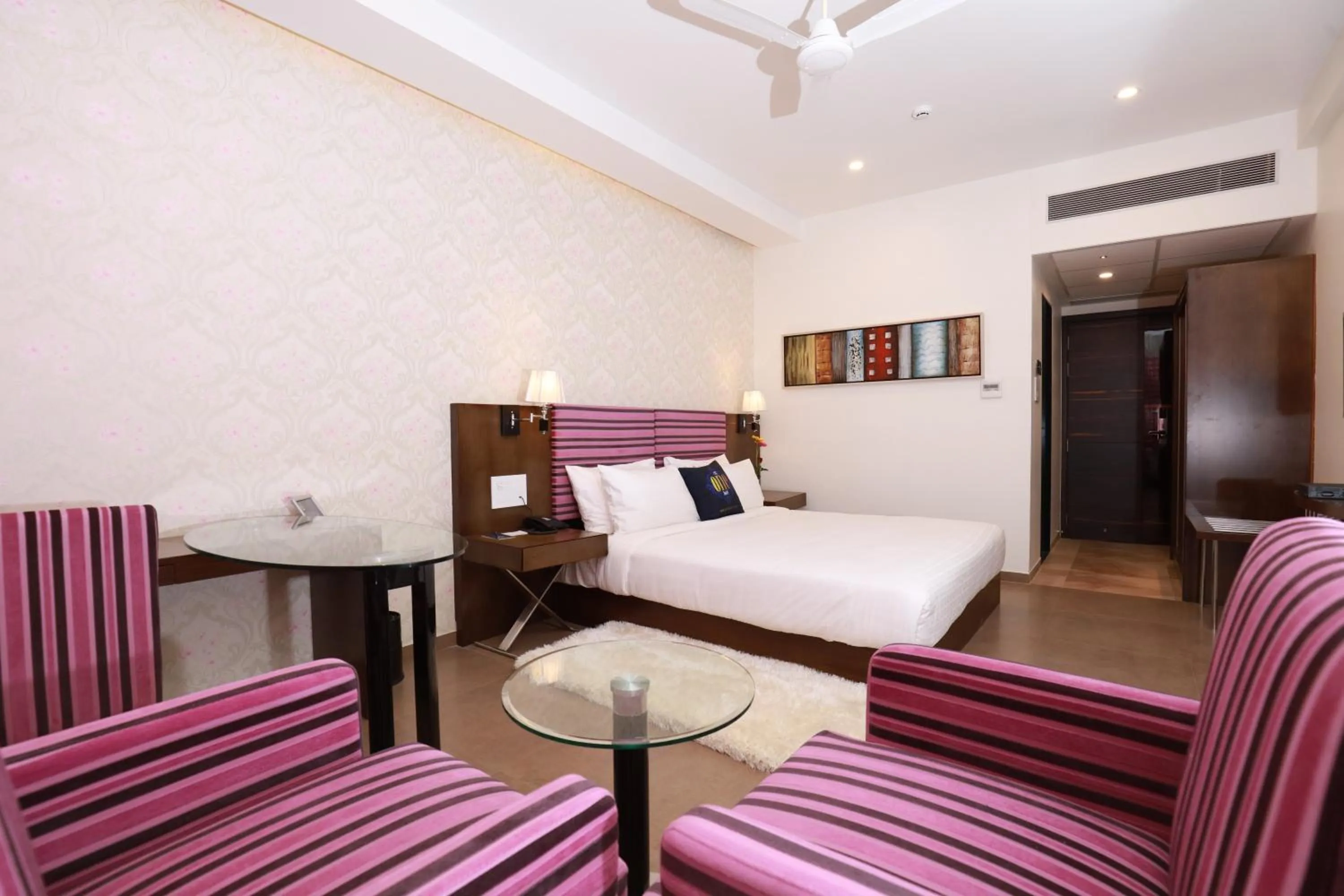 Photo of the whole room, Bed in The One Hotel