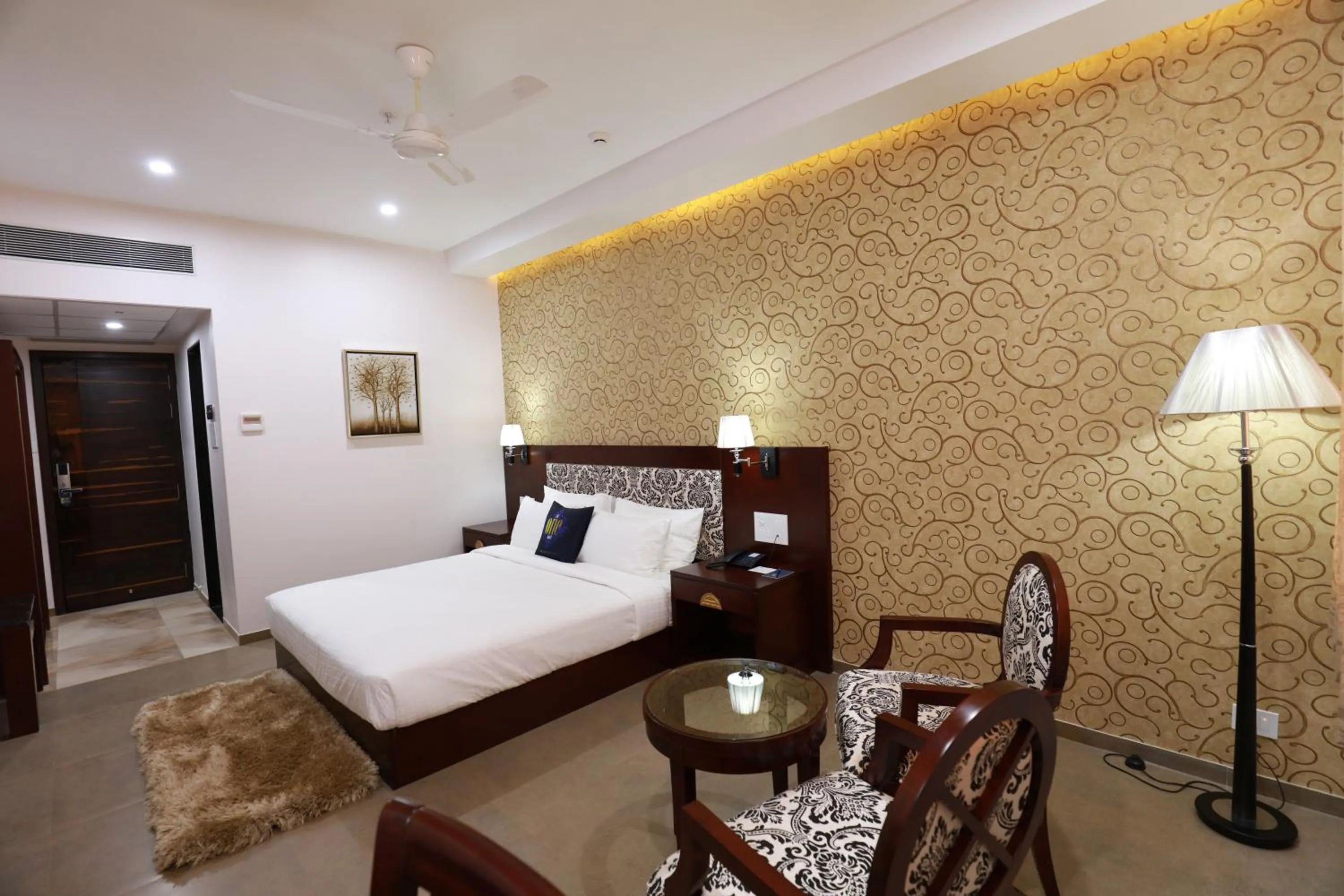 Photo of the whole room, Bed in The One Hotel