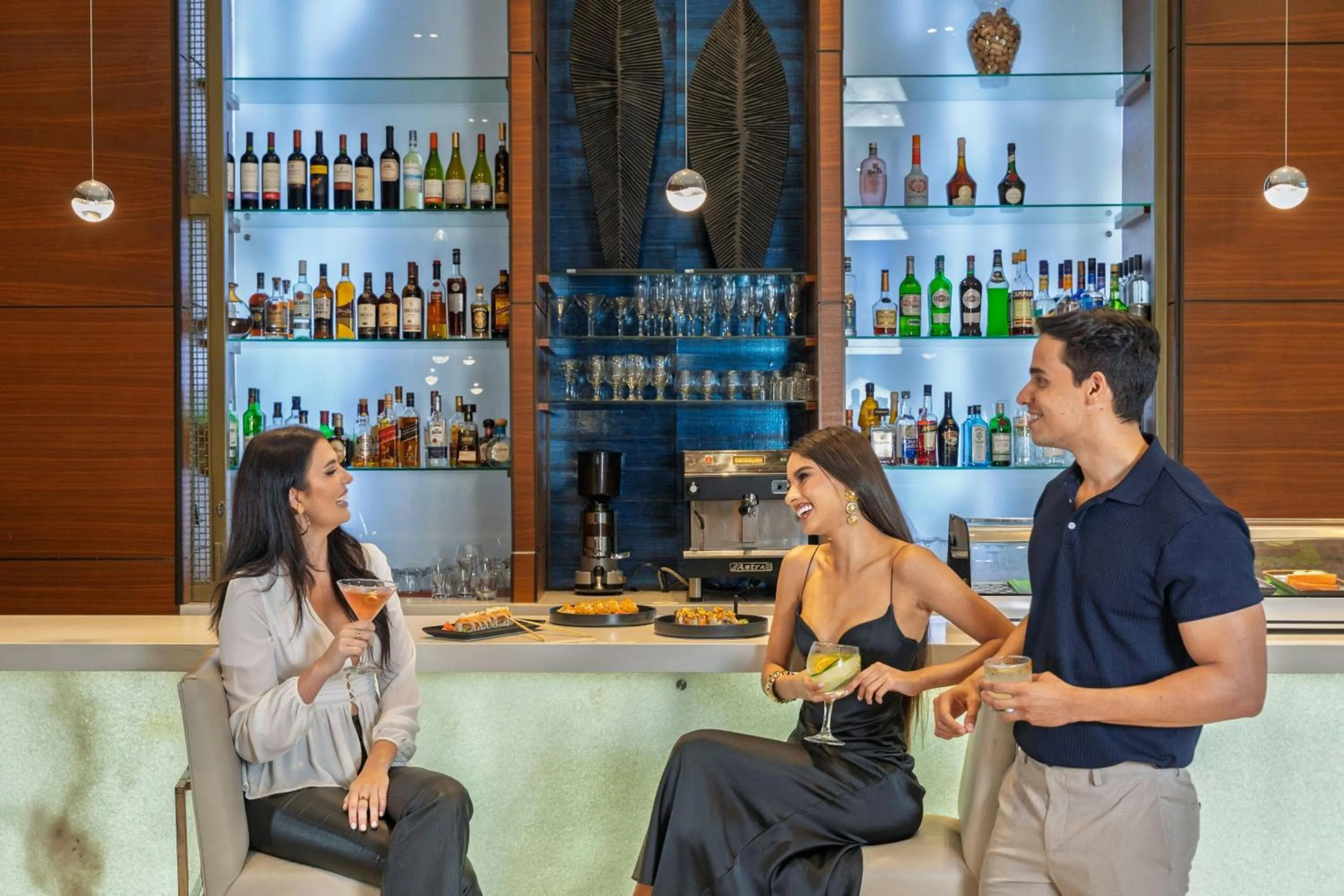 Lounge or bar in Courtyard by Marriott Panama Multiplaza Mall
