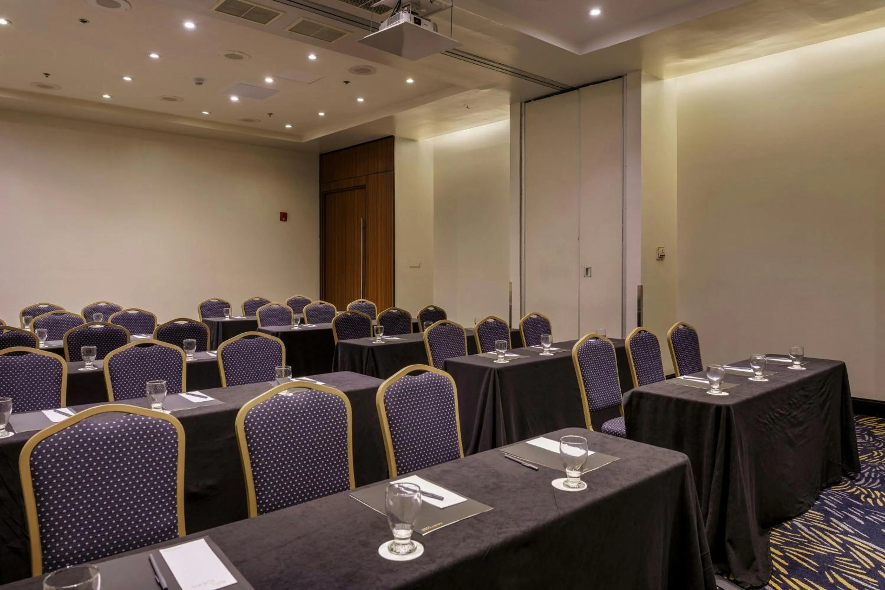 Meeting/conference room in Courtyard by Marriott Panama Multiplaza Mall