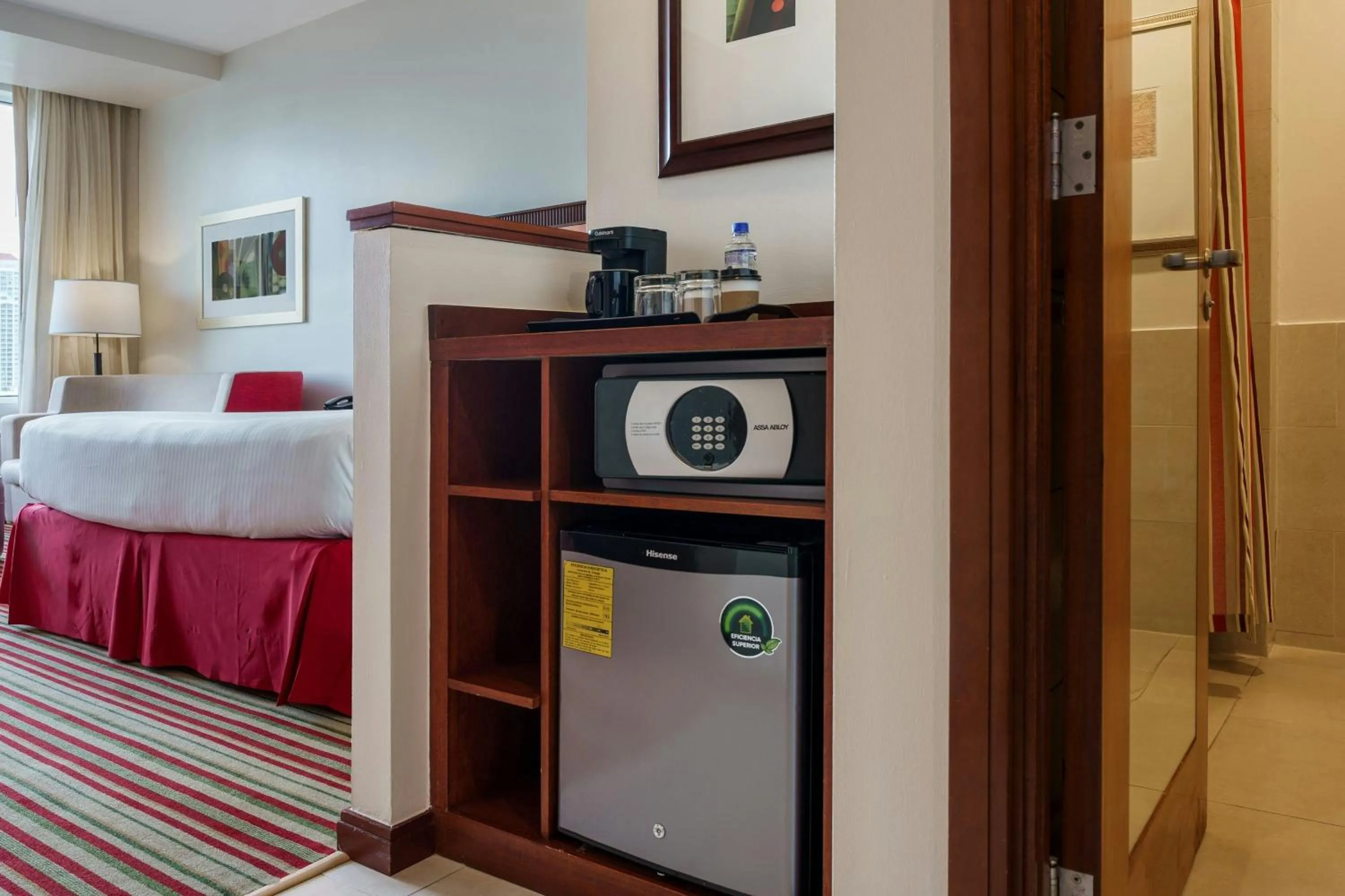 Photo of the whole room, Bed in Courtyard by Marriott Panama Multiplaza Mall