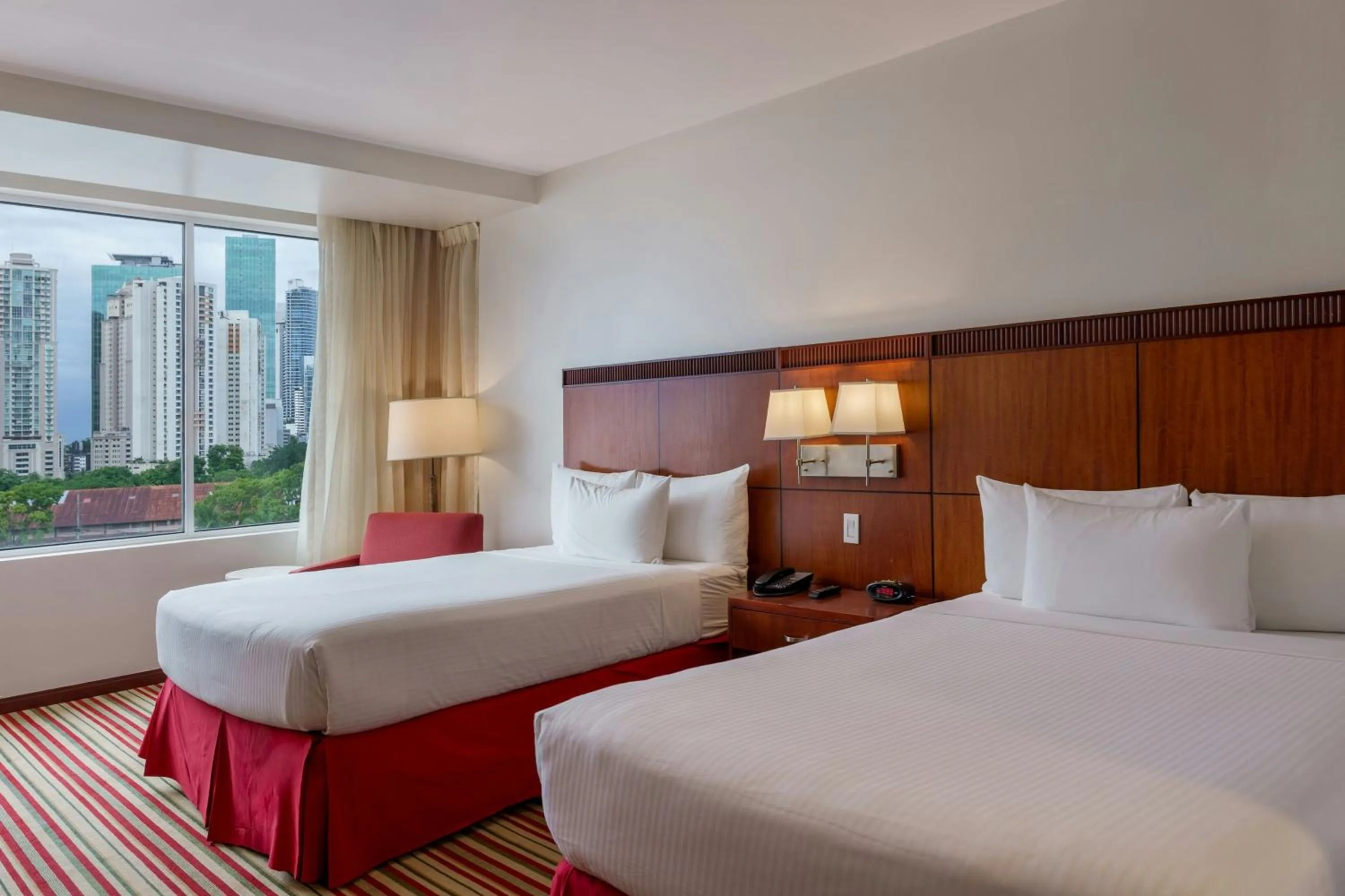 Photo of the whole room, Bed in Courtyard by Marriott Panama Multiplaza Mall