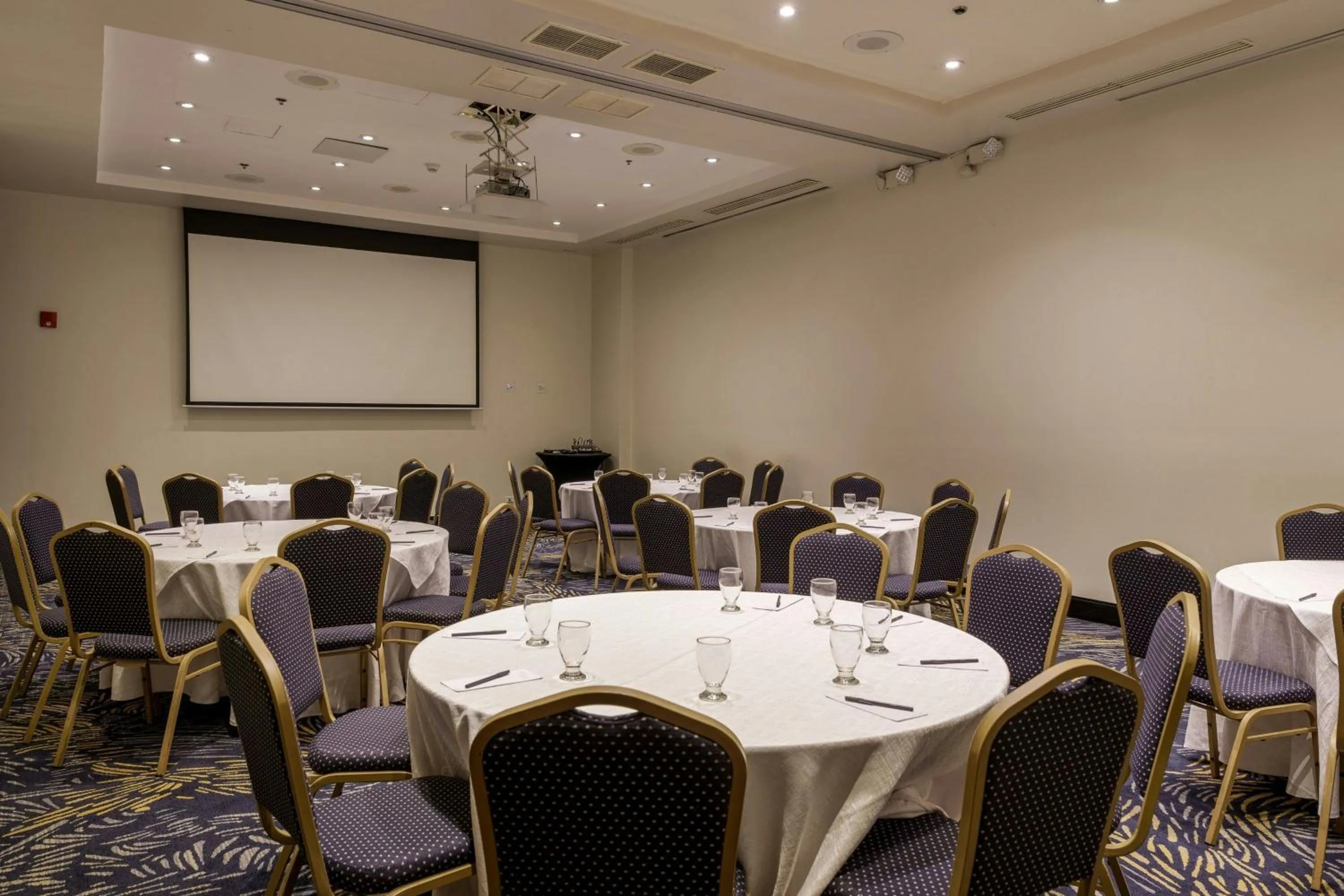 Lobby or reception in Courtyard by Marriott Panama Multiplaza Mall