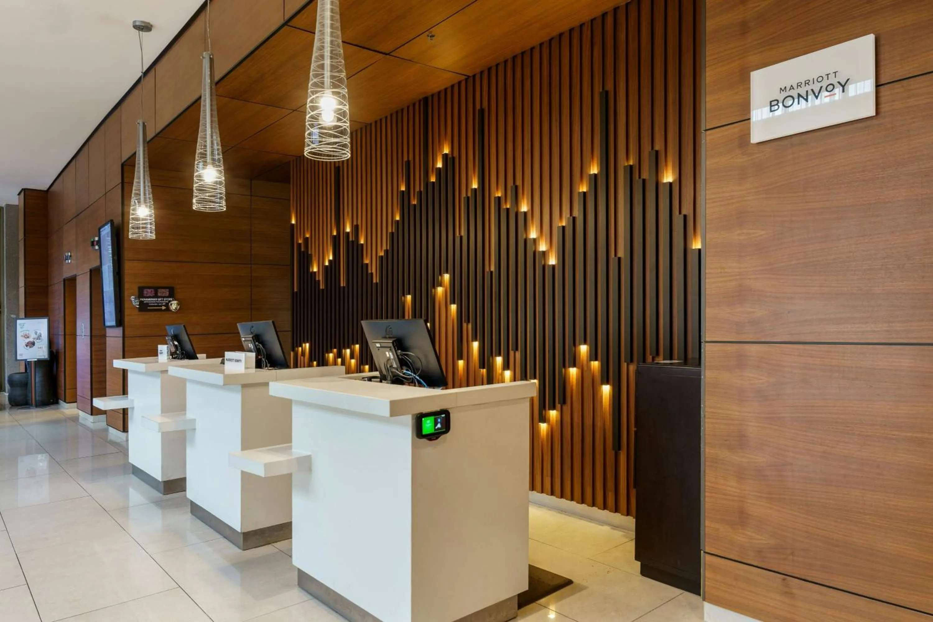 Lobby or reception in Courtyard by Marriott Panama Multiplaza Mall