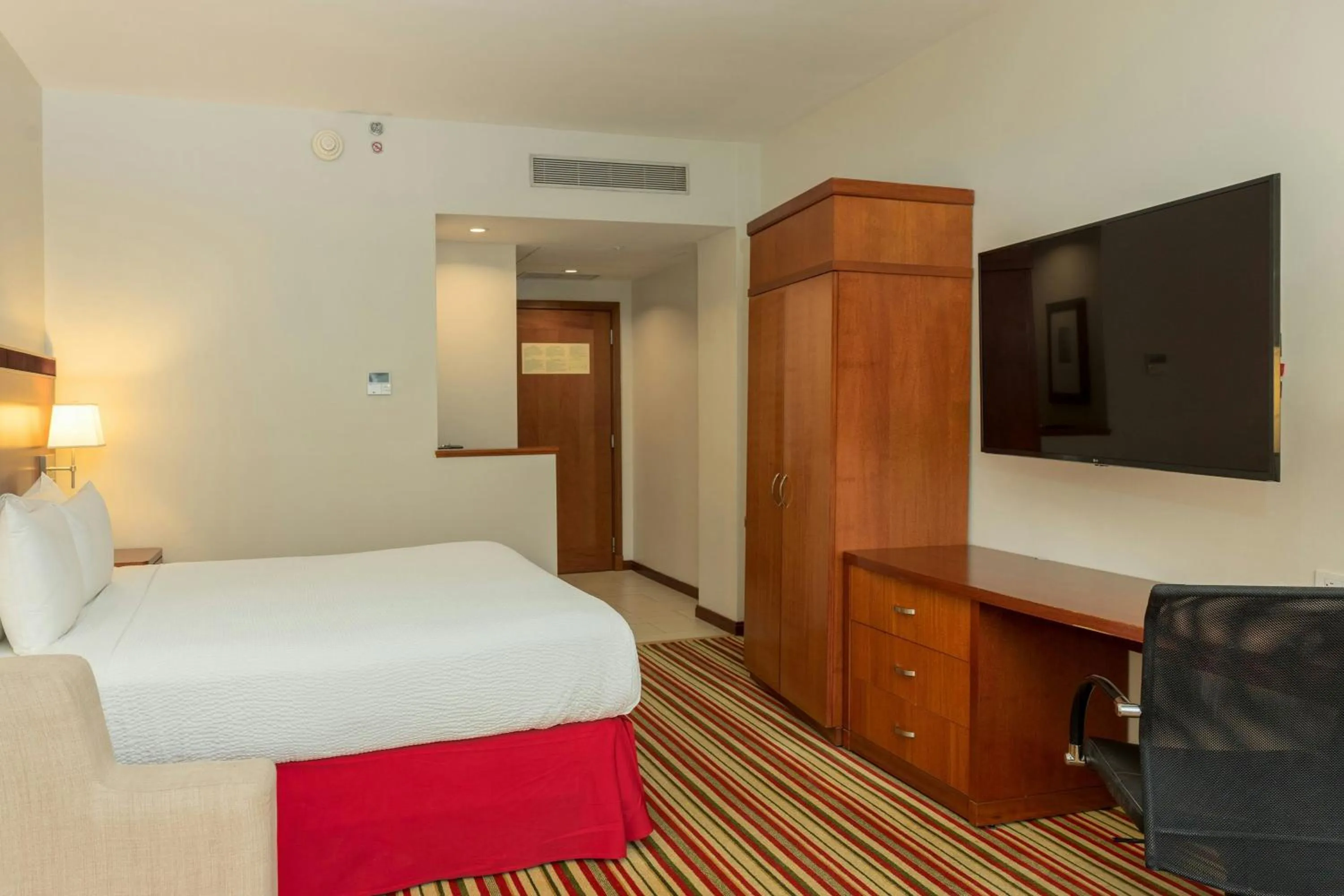 Deluxe King Room in Courtyard by Marriott Panama Multiplaza Mall