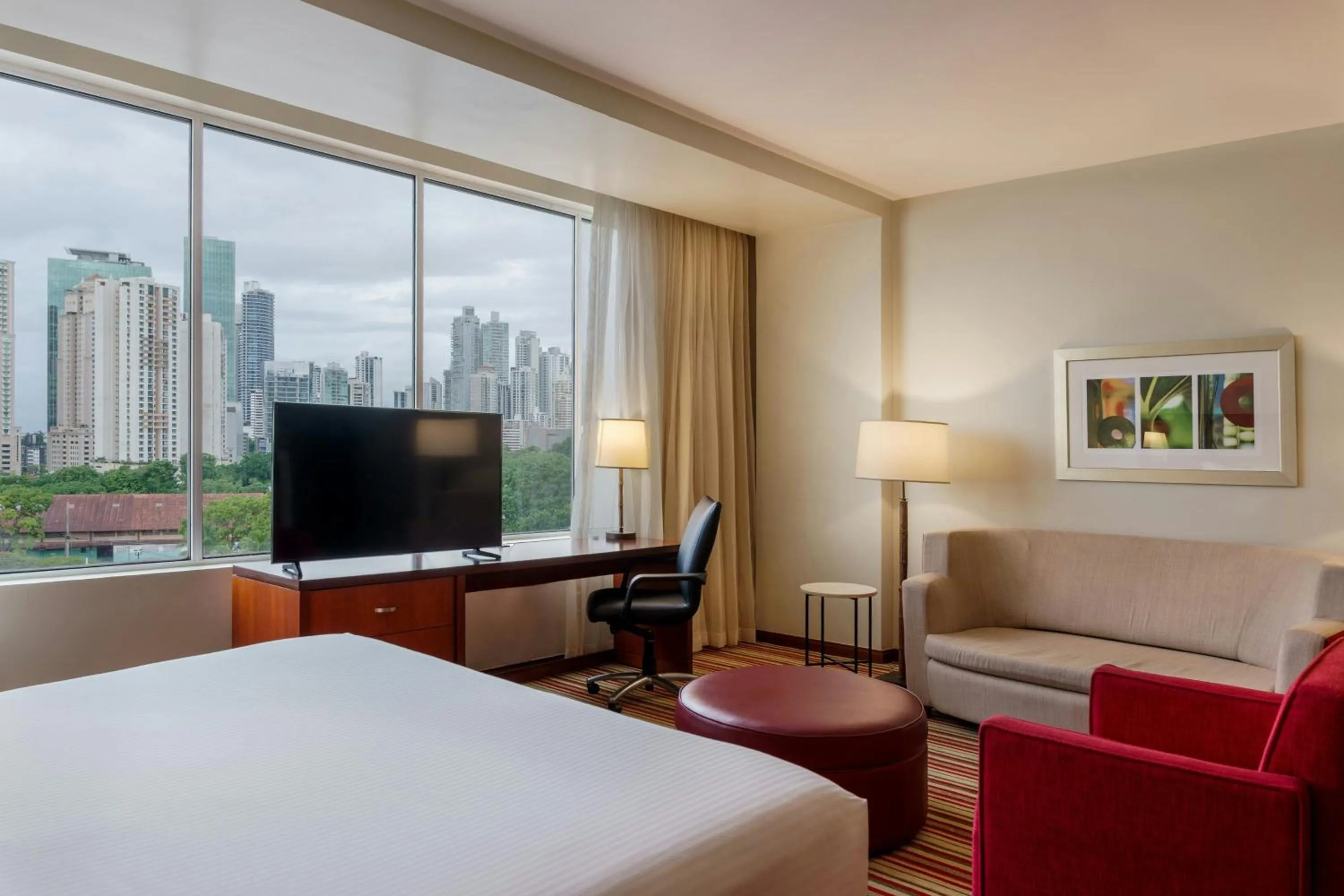 Photo of the whole room, Bed in Courtyard by Marriott Panama Multiplaza Mall