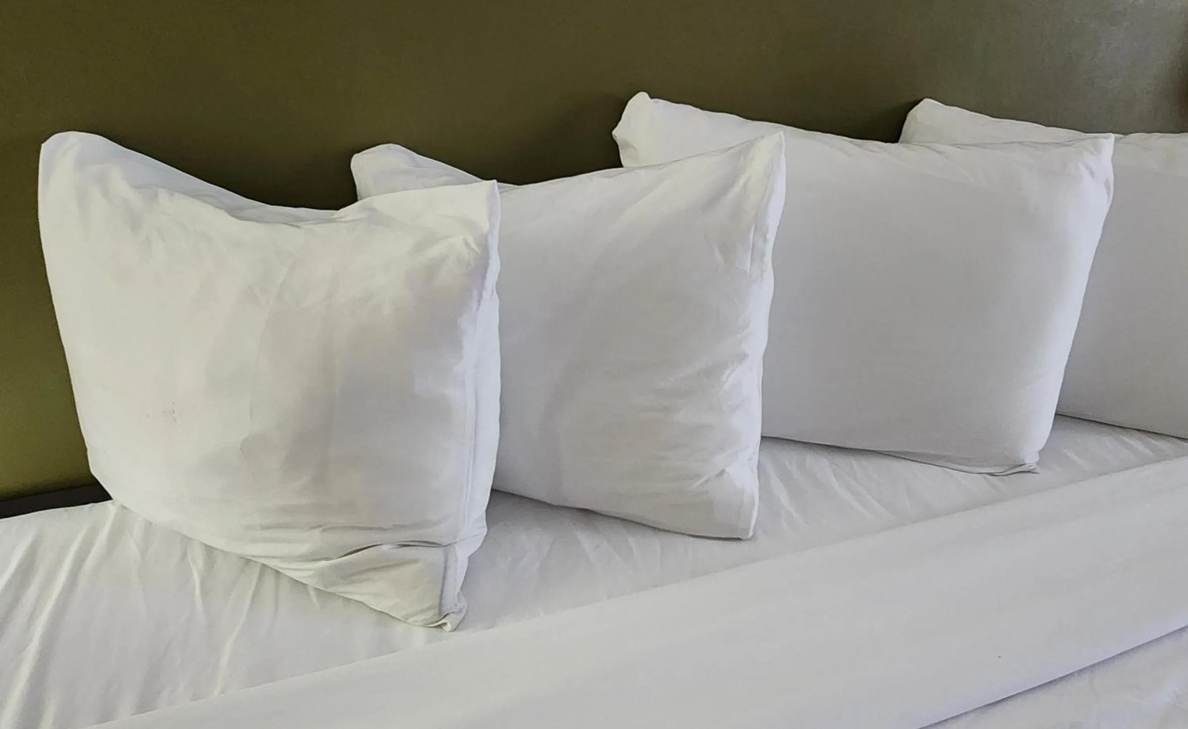 Bed in Country Inn & Suites by Radisson, Topeka West, KS